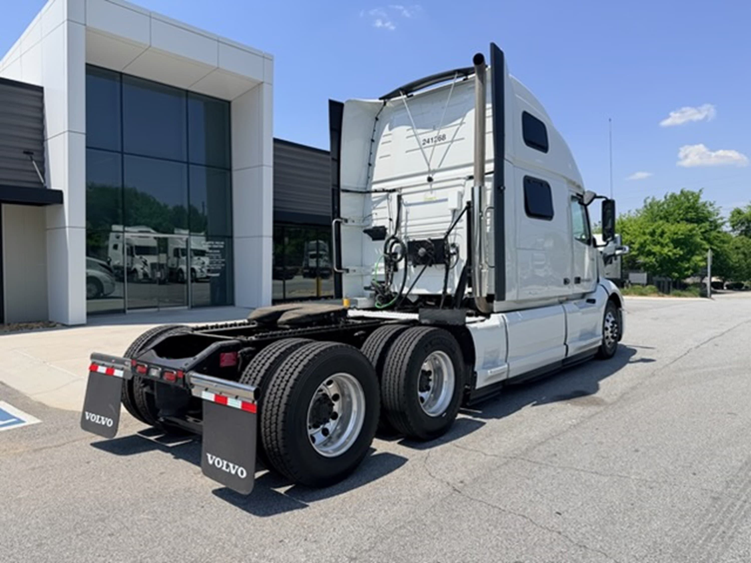 2024 Volvo VNL 860 in GA — photo 4