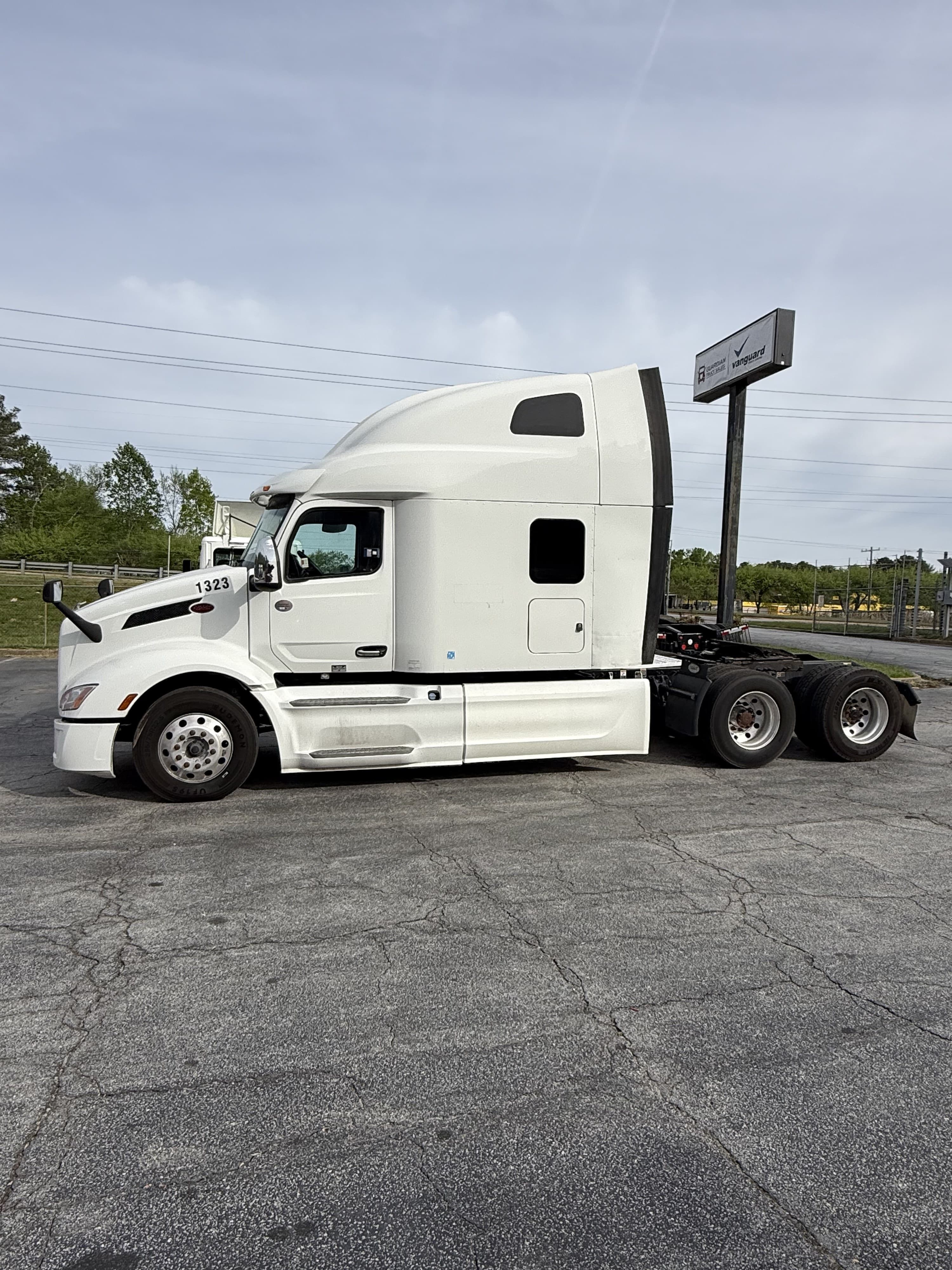 2023 Peterbilt 579
