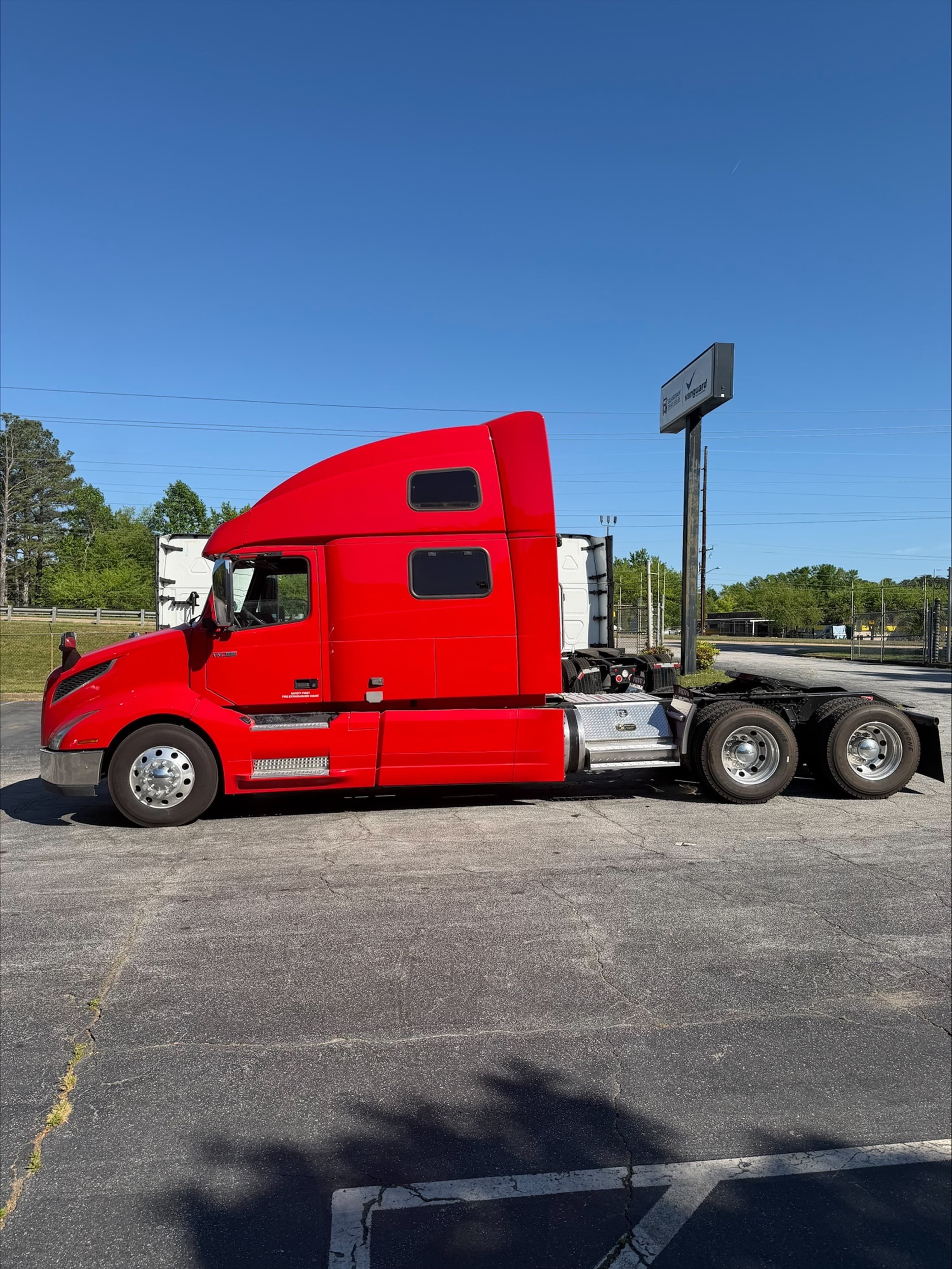 2023 Volvo VNL 860 in GUARDIAN ATLANTA — photo 2