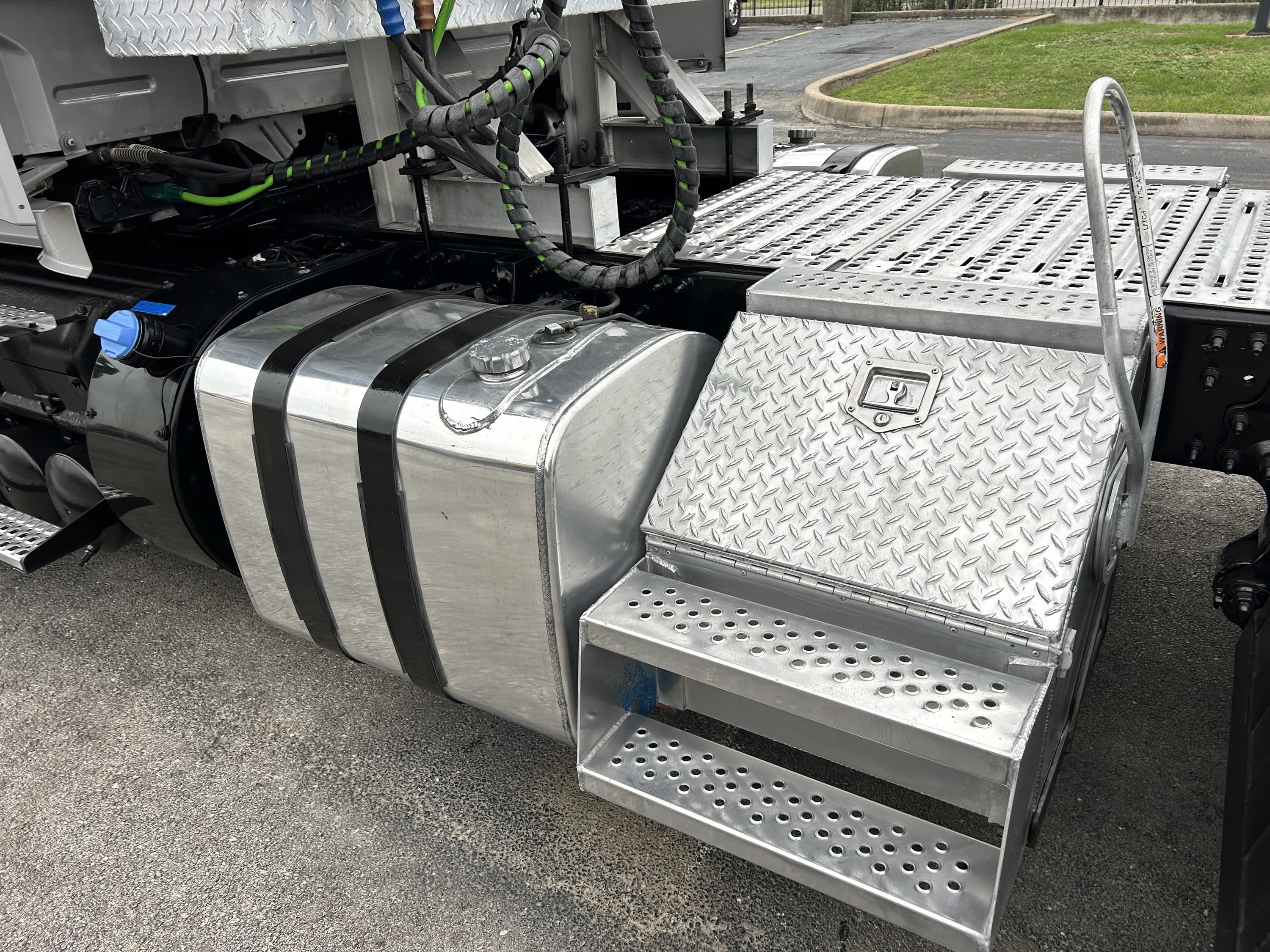2020 Volvo VNR 640 in AUSTIN, TX — photo 8