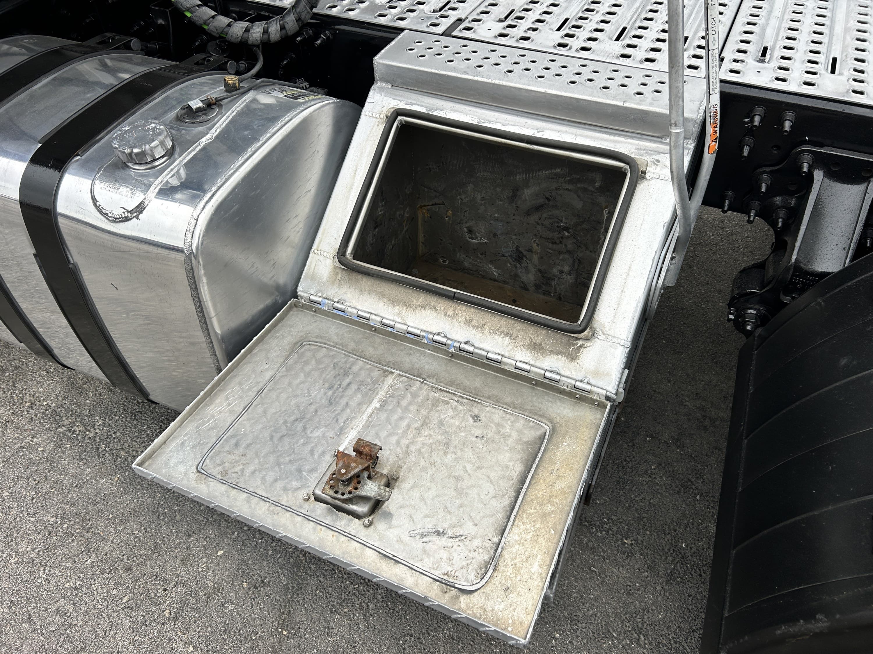 2020 Volvo VNR 640 in AUSTIN, TX — photo 11