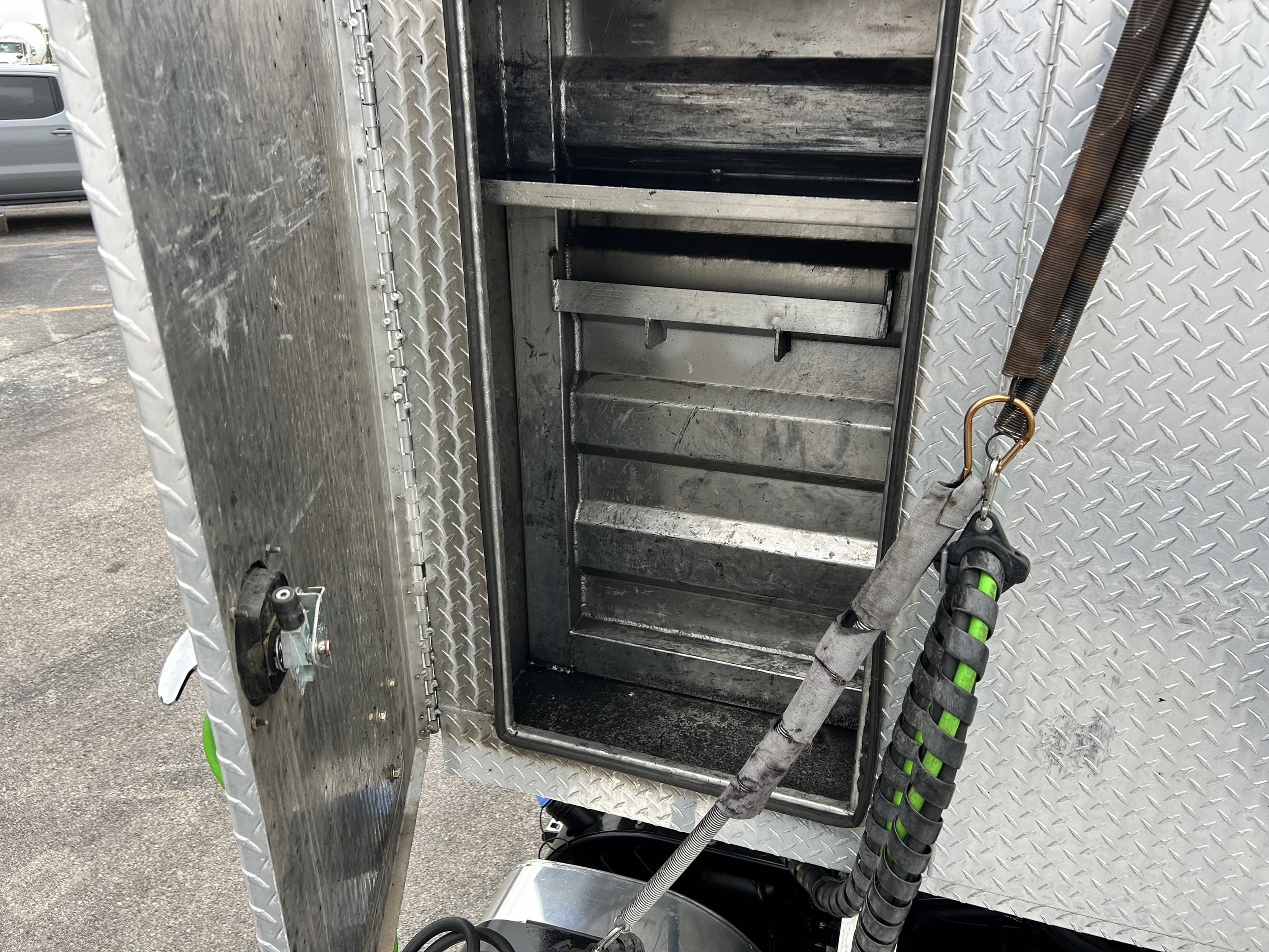 2020 Volvo VNR 640 in AUSTIN, TX — photo 13