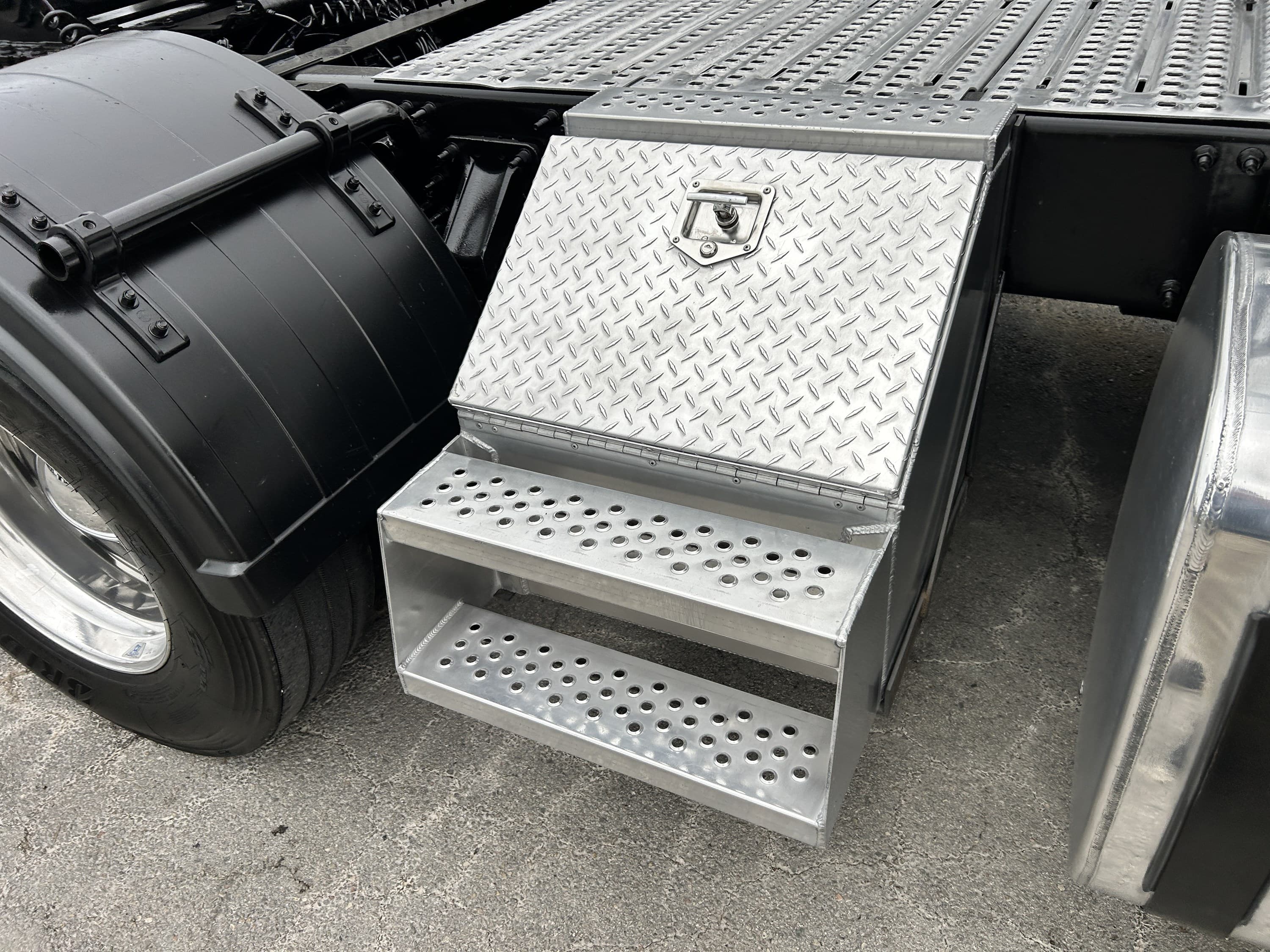 2020 Volvo VNR 640 in AUSTIN, TX — photo 18
