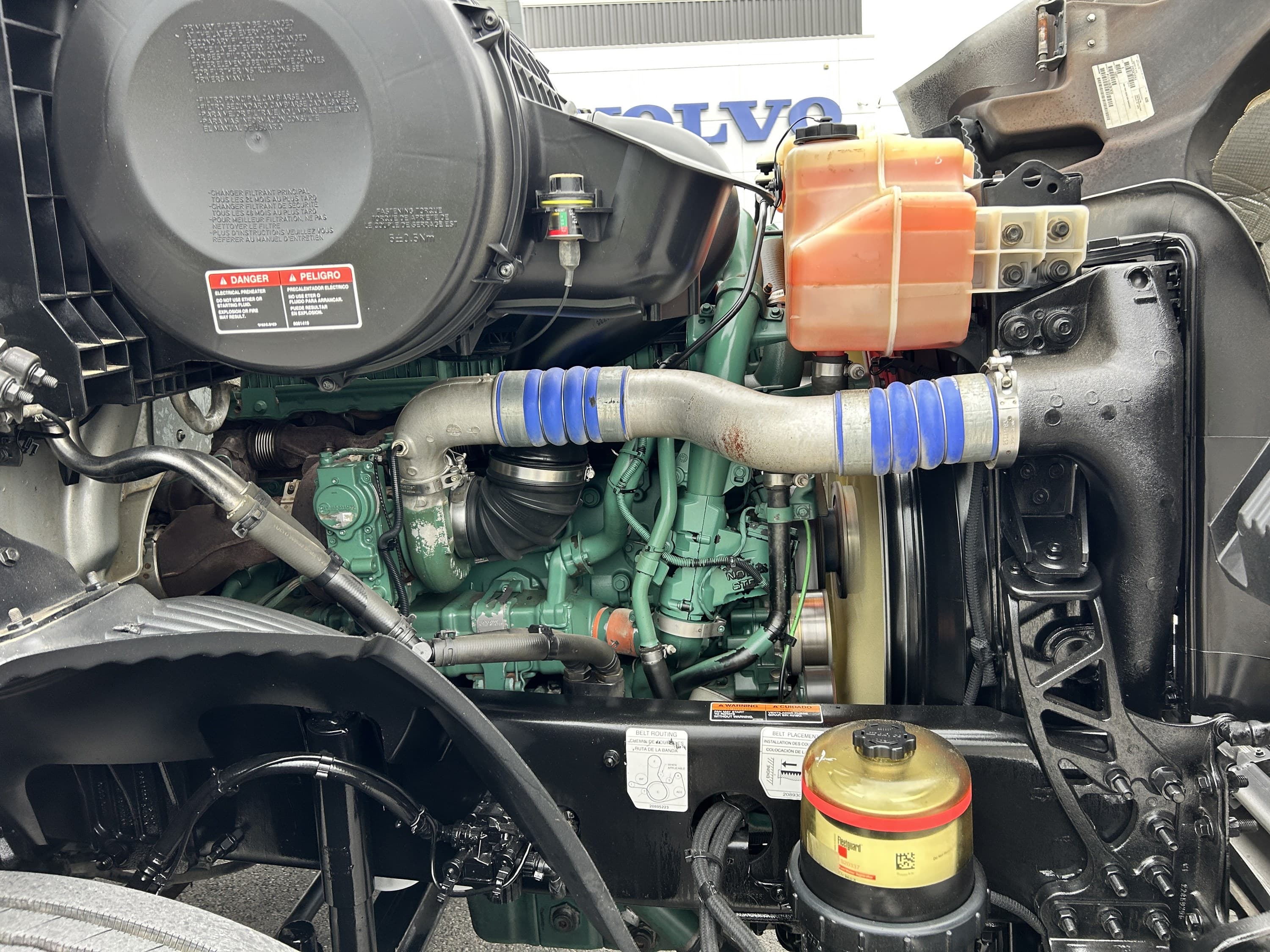 2020 Volvo VNR 640 in AUSTIN, TX — photo 26