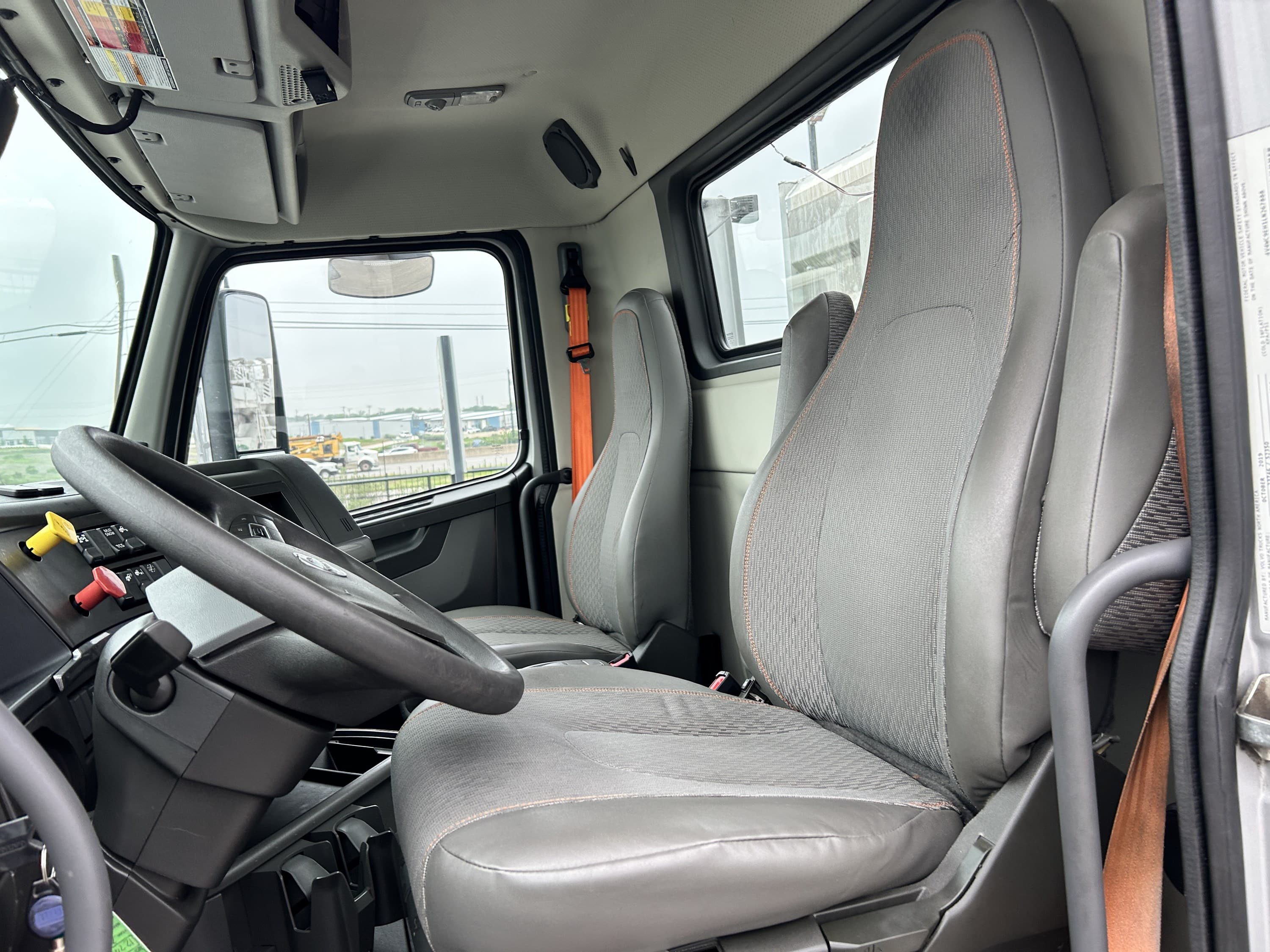 2020 Volvo VNR 640 in AUSTIN, TX — photo 27