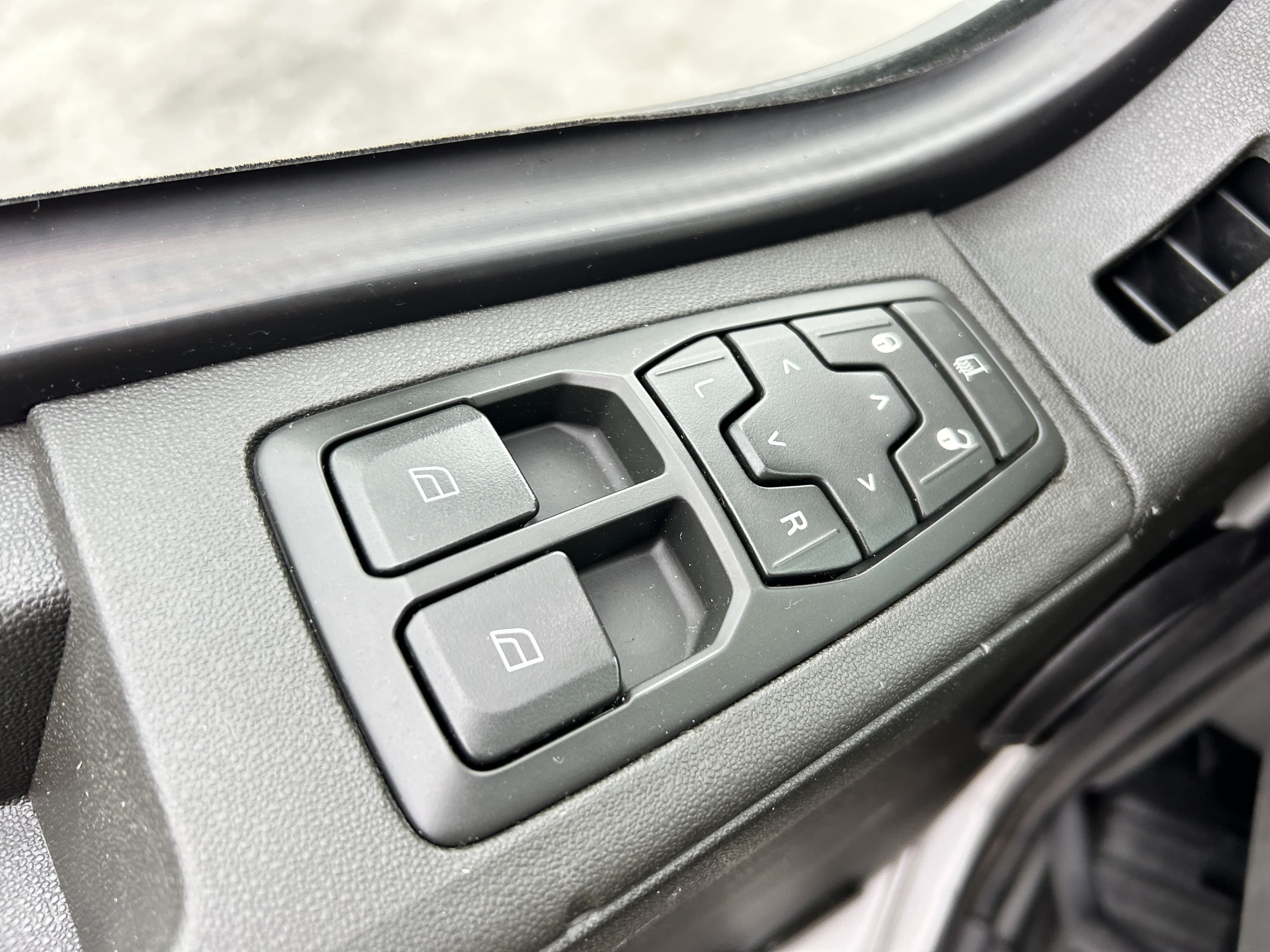 2020 Volvo VNR 640 in AUSTIN, TX — photo 28
