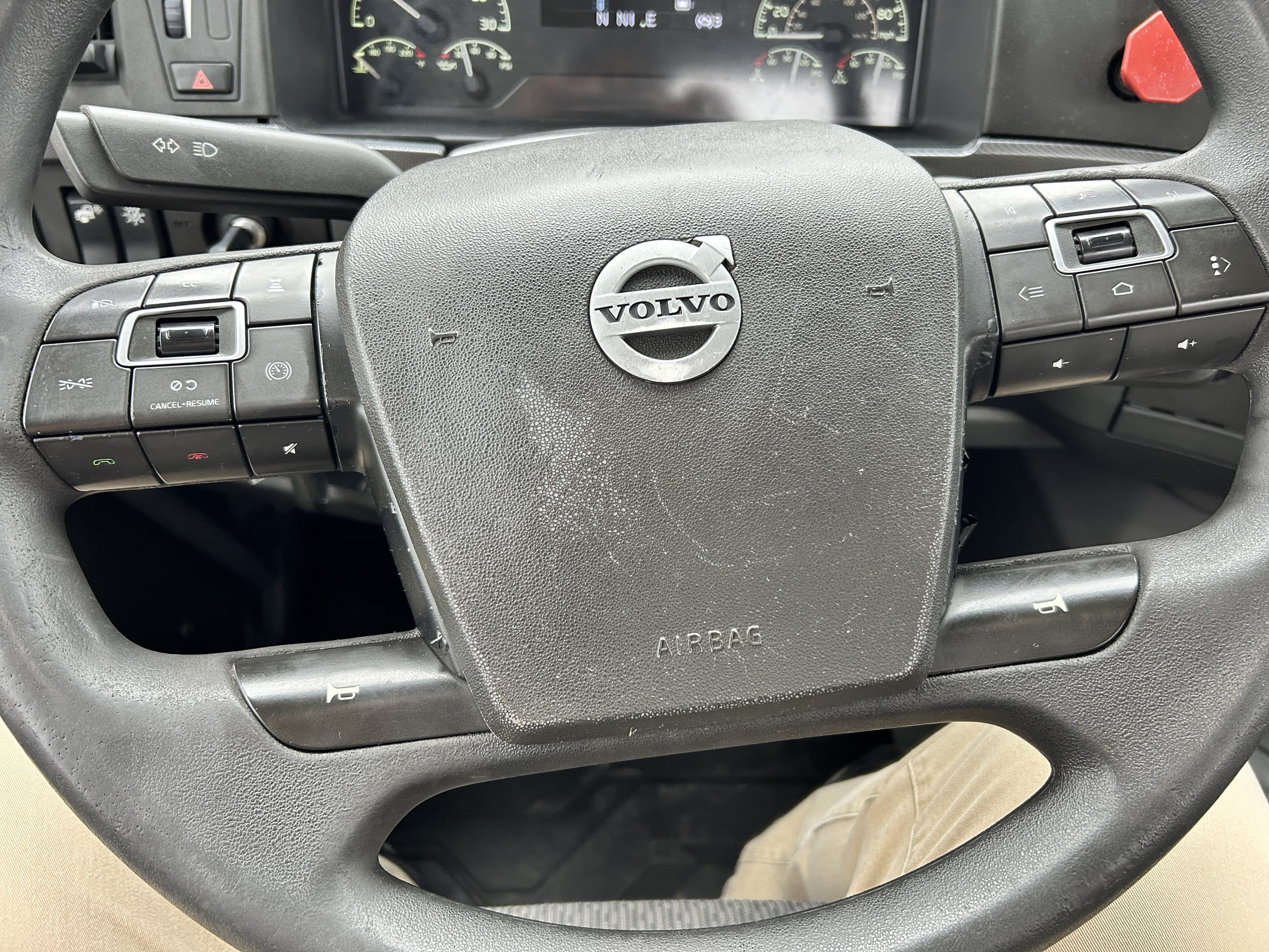 2020 Volvo VNR 640 in AUSTIN, TX — photo 29