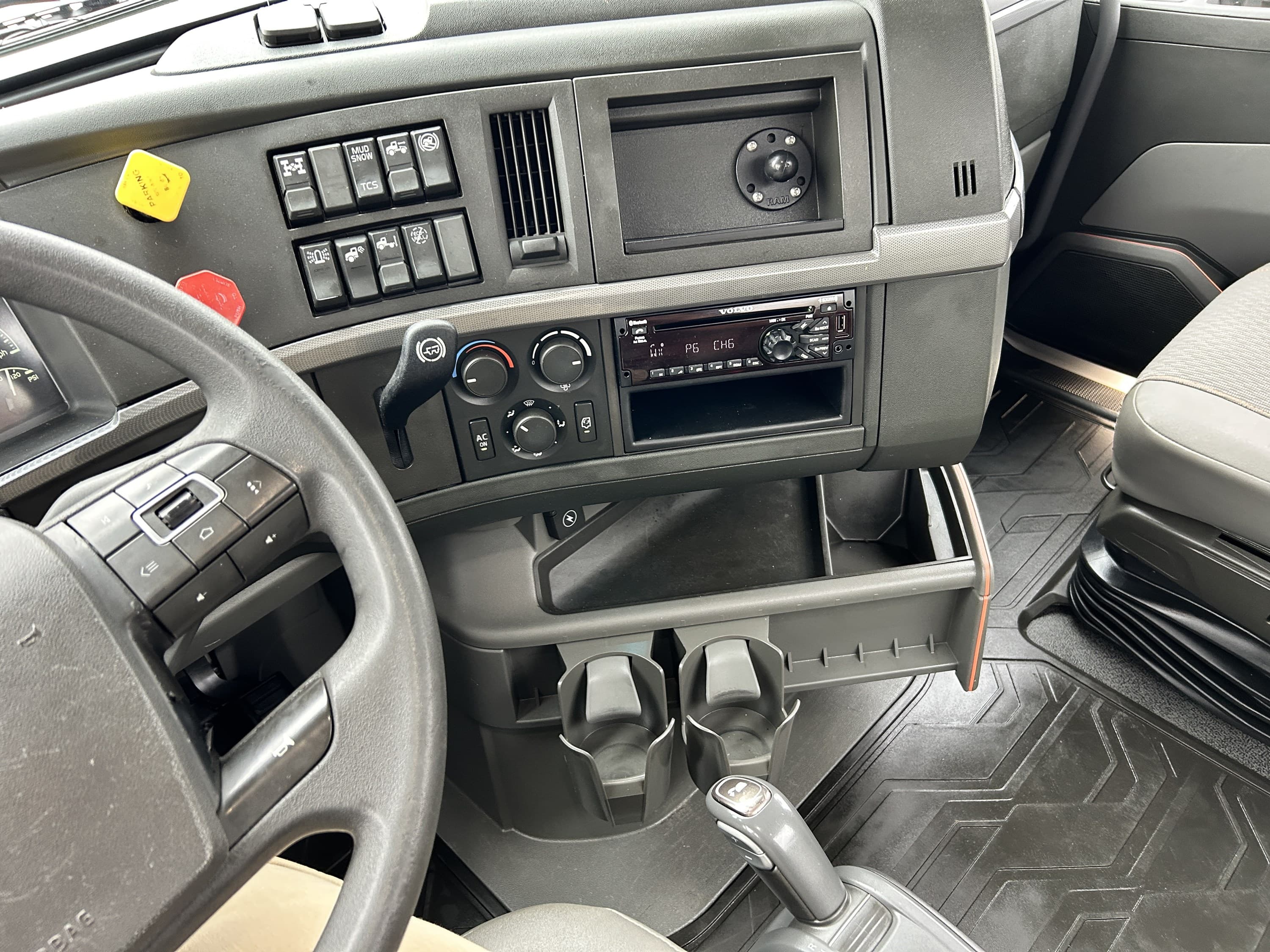2020 Volvo VNR 640 in AUSTIN, TX — photo 31