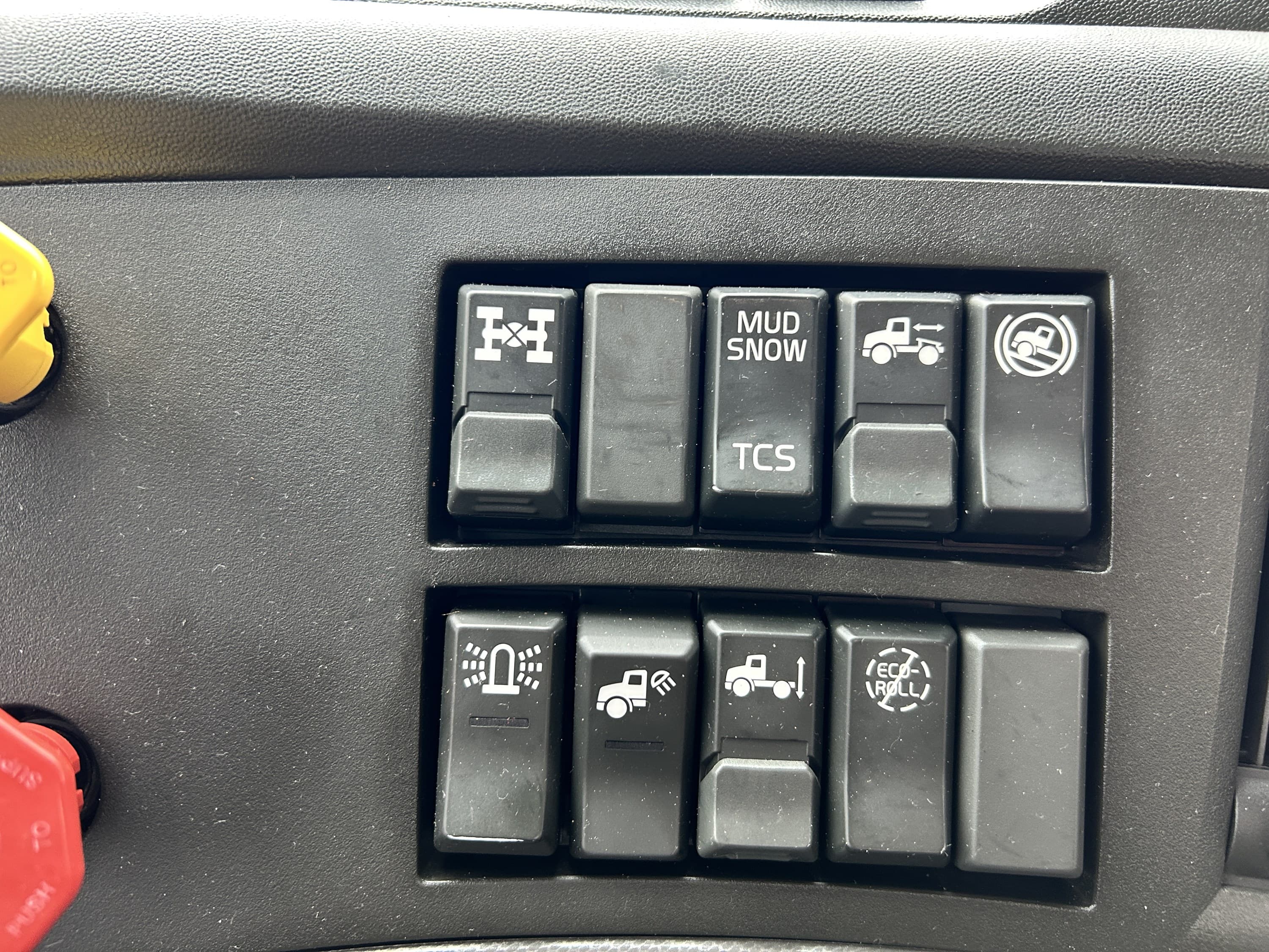 2020 Volvo VNR 640 in AUSTIN, TX — photo 33