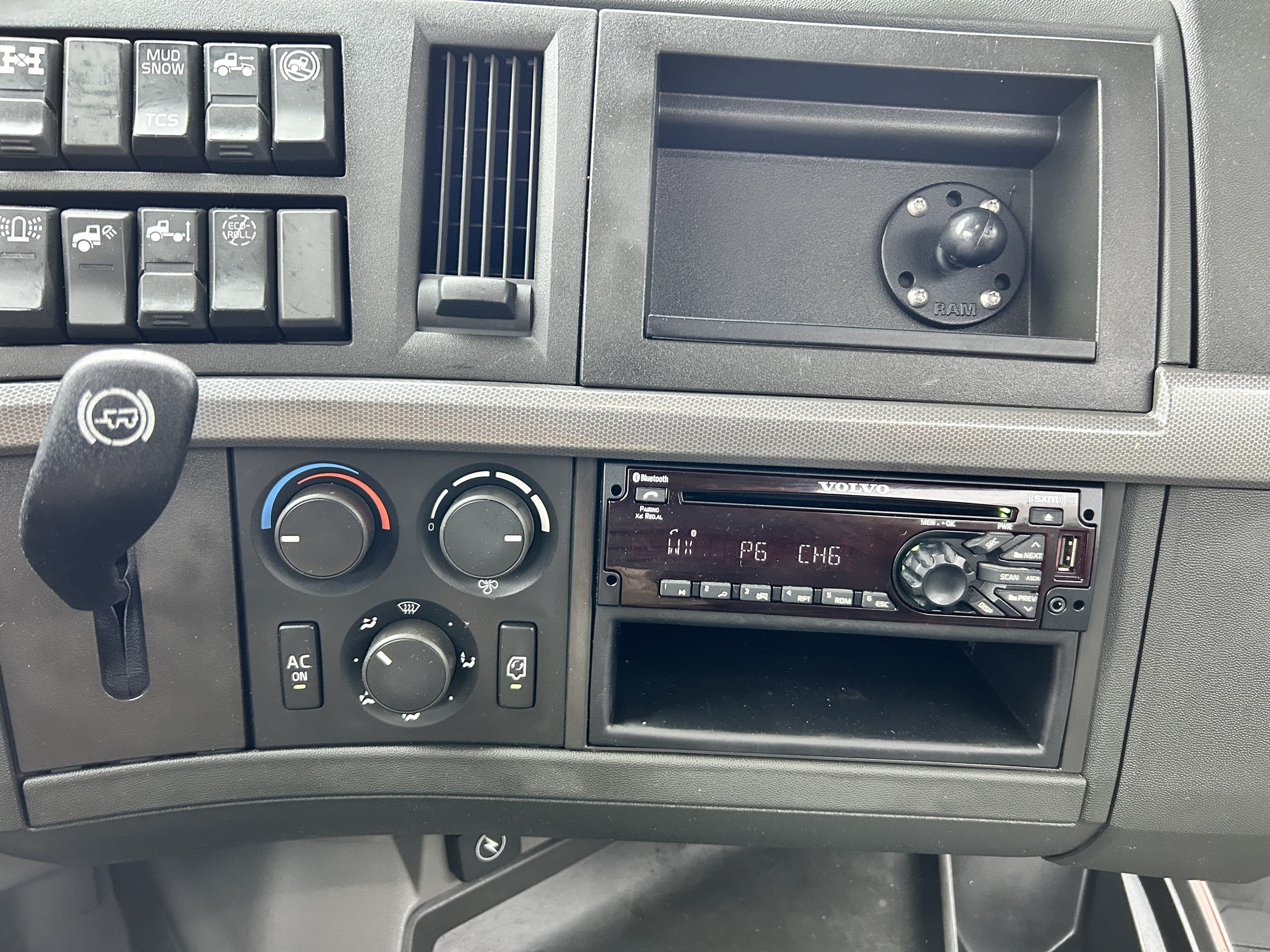 2020 Volvo VNR 640 in AUSTIN, TX — photo 34