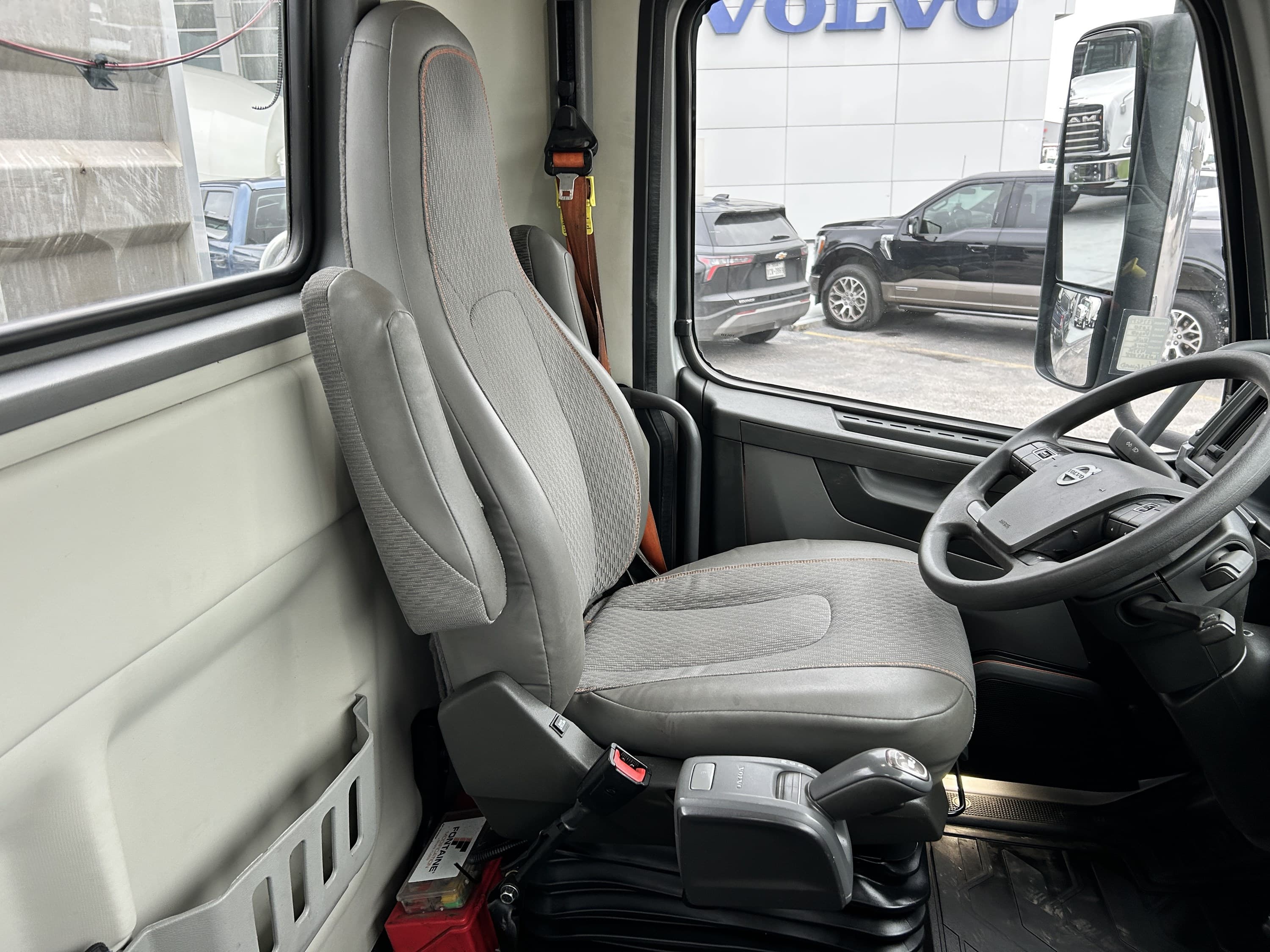 2020 Volvo VNR 640 in AUSTIN, TX — photo 37
