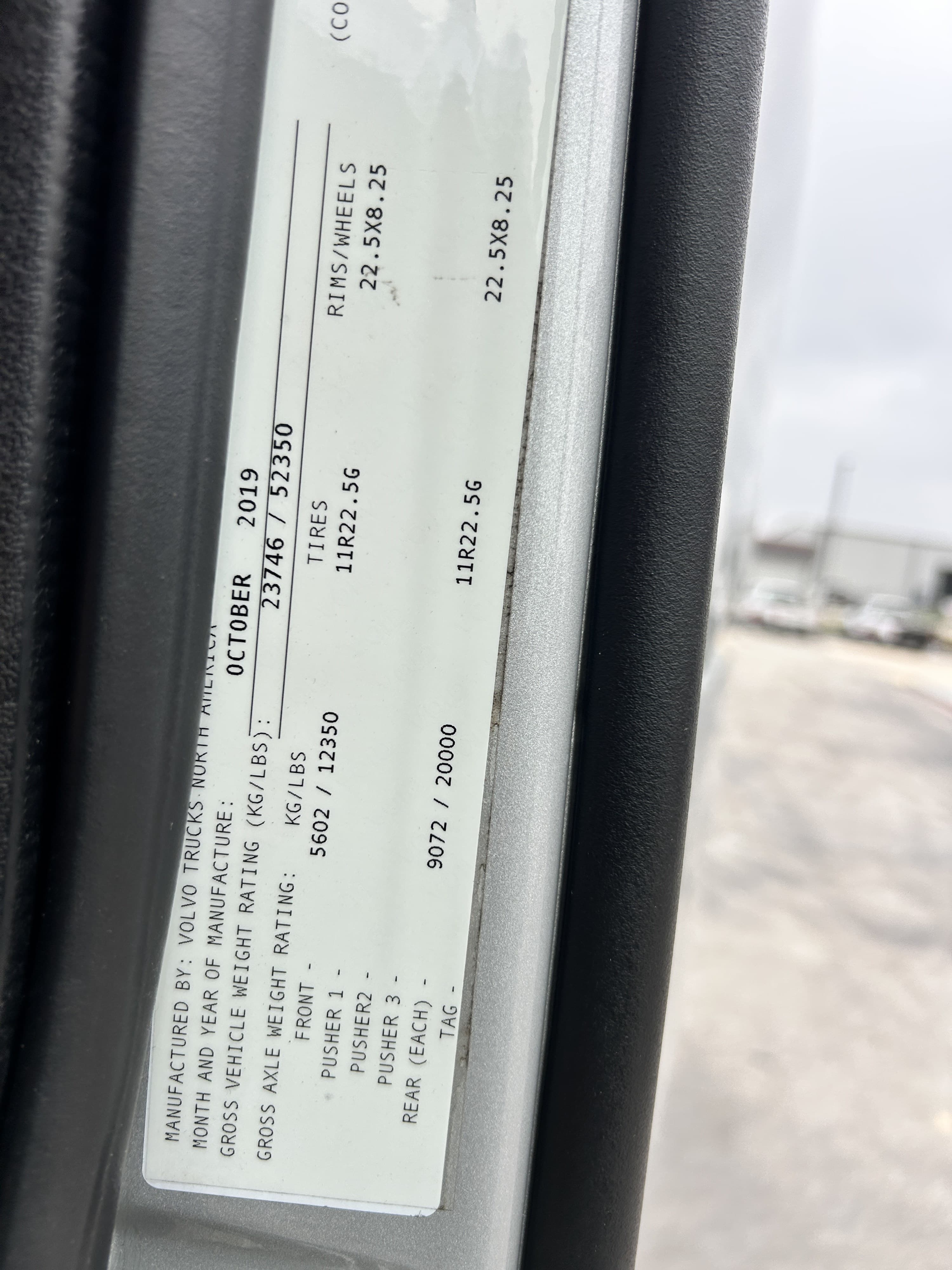 2020 Volvo VNR 640 in AUSTIN, TX — photo 40