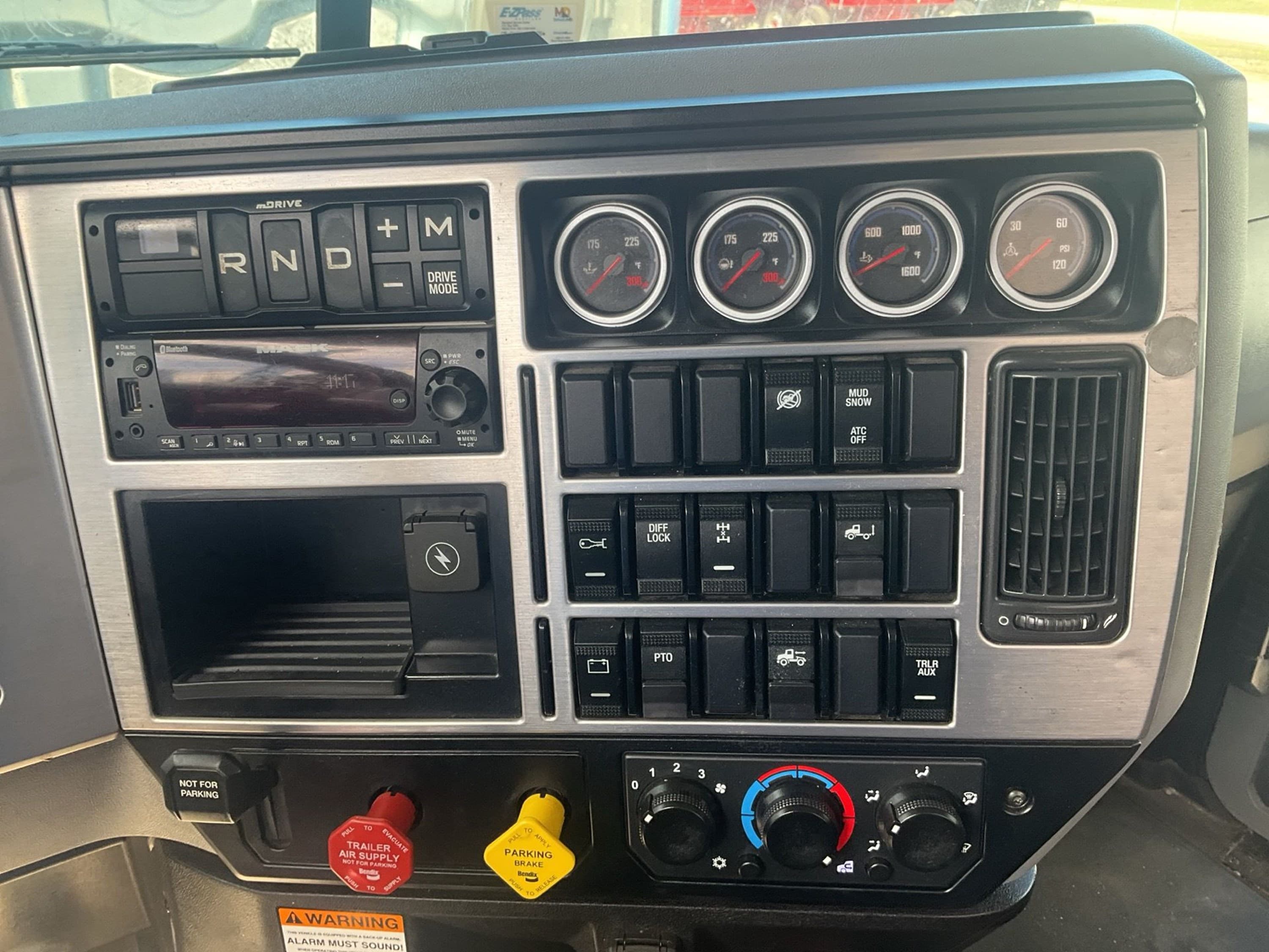 2024 Mack Anthem in CHARLOTTE, NC — photo 4