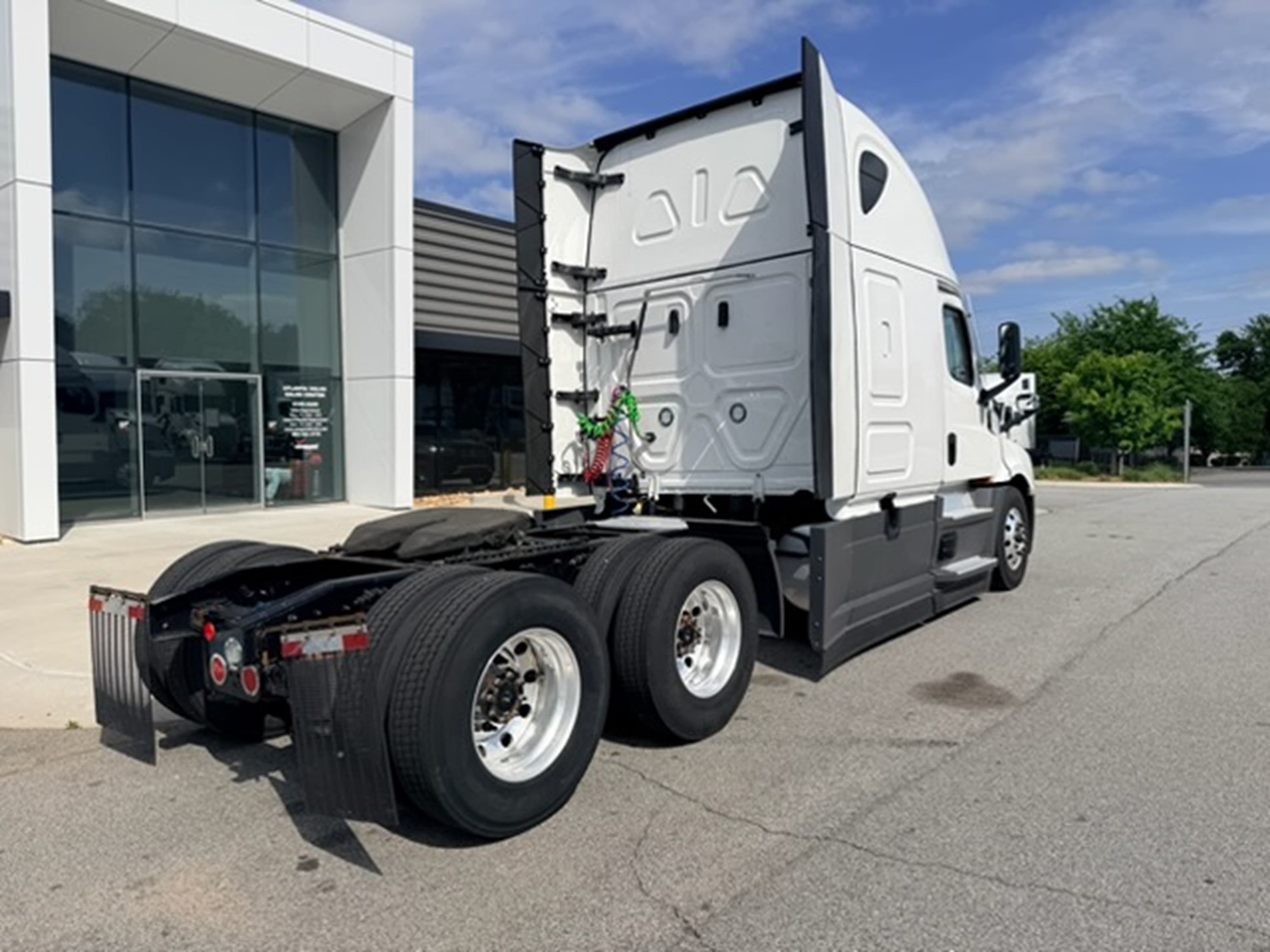 2023 Freightliner Cascadia in GA — photo 3