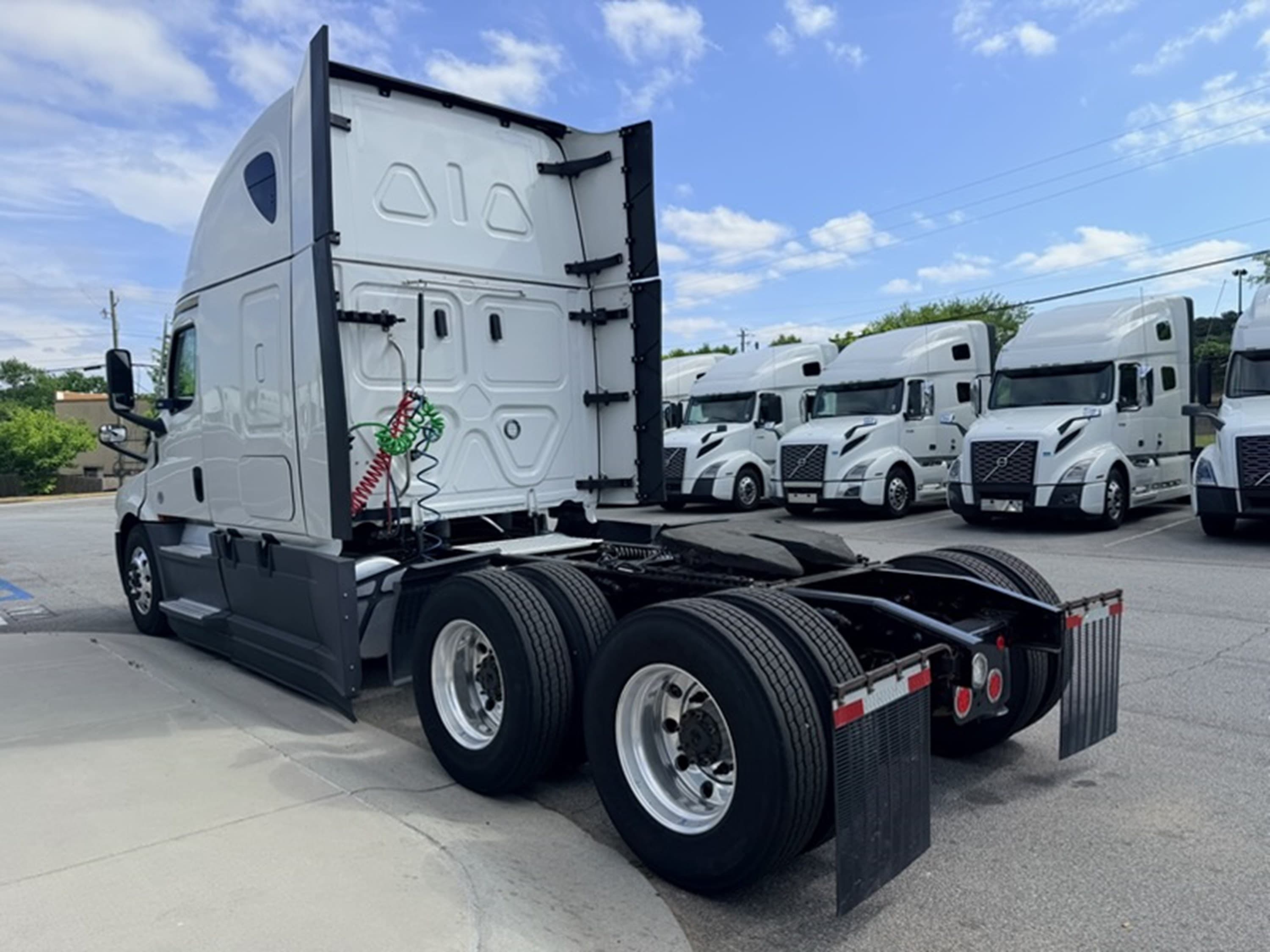 2023 Freightliner Cascadia in GA — photo 5