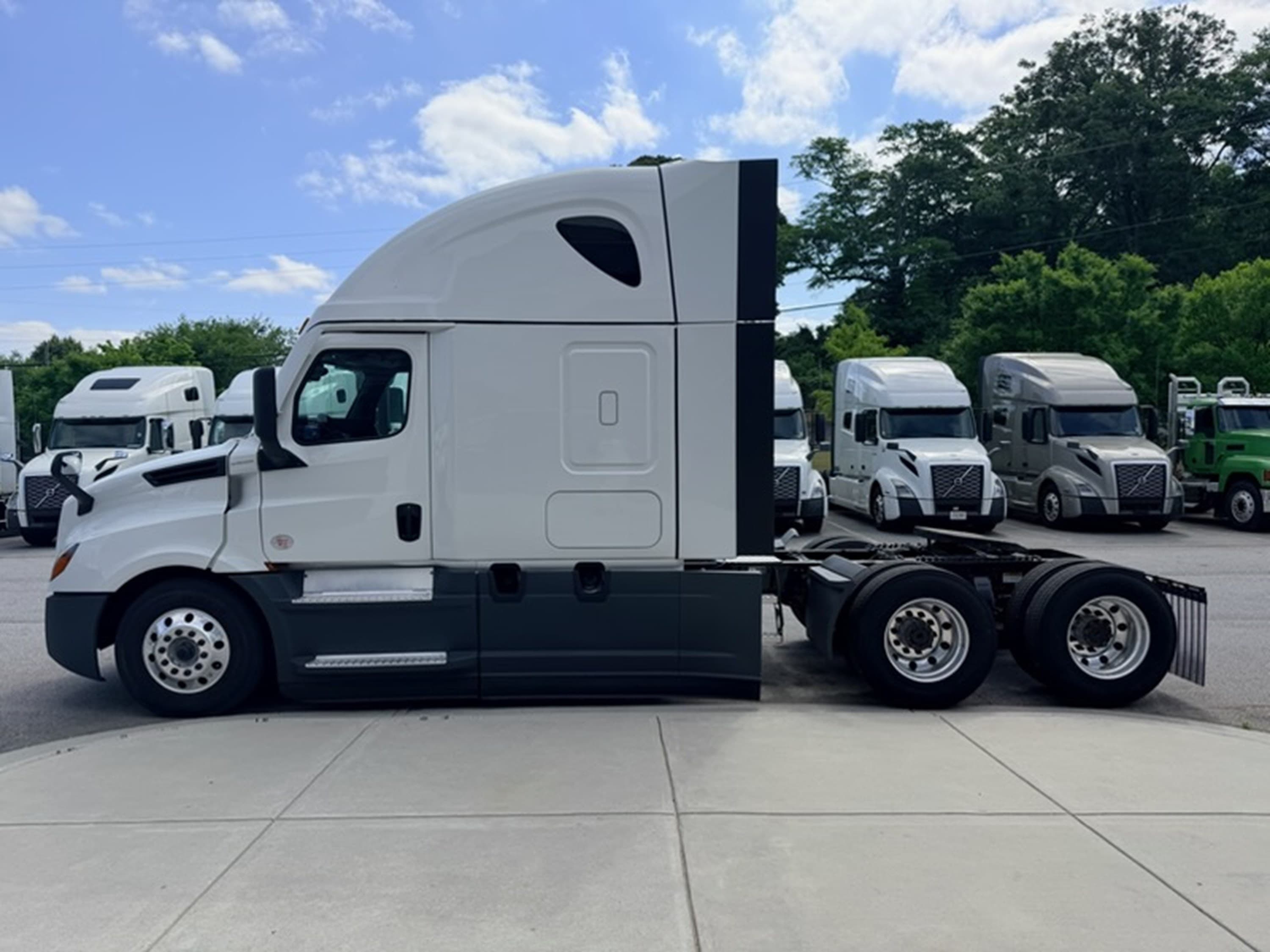 2023 Freightliner Cascadia in GA — photo 6