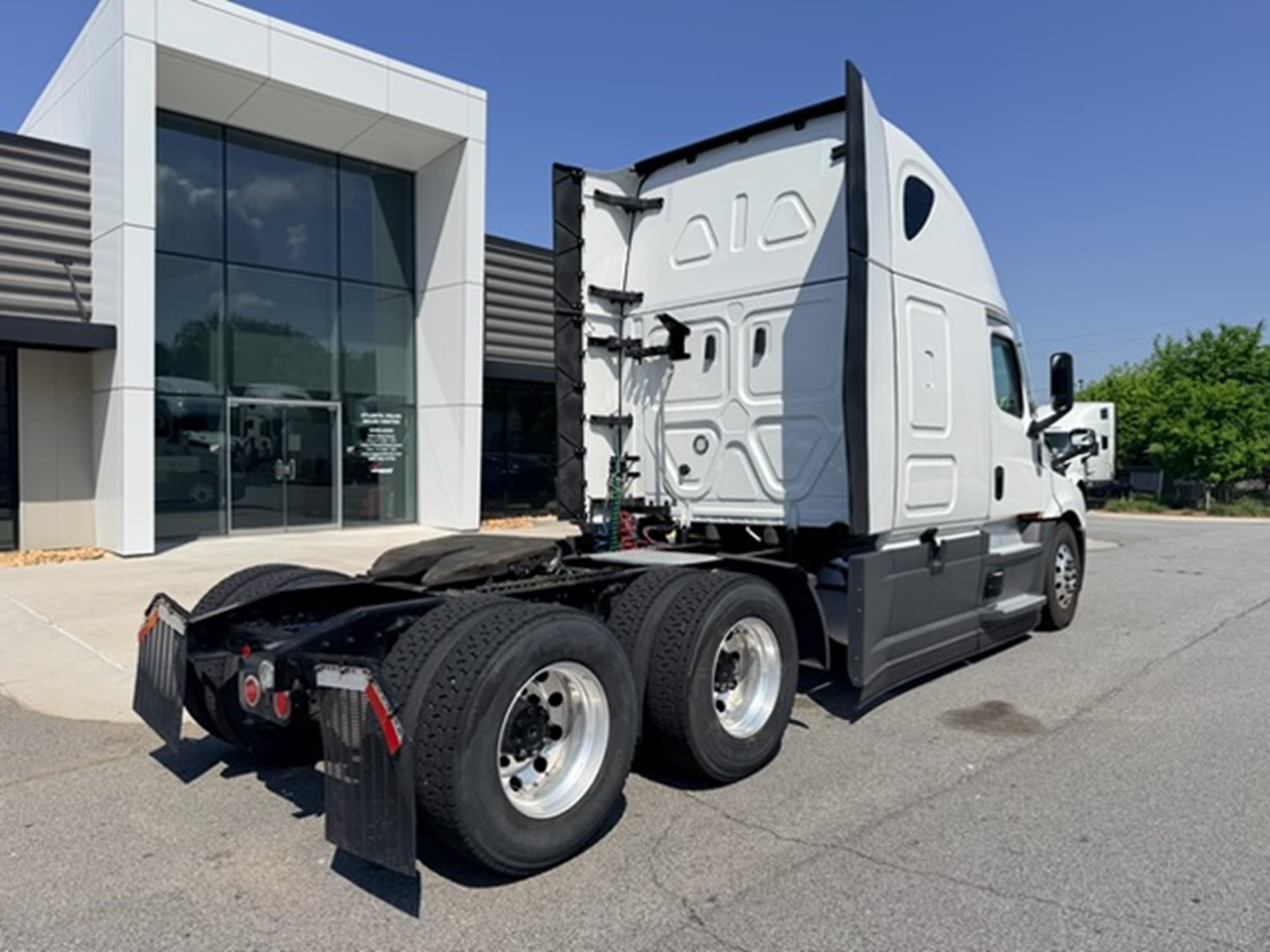 2024 Freightliner Cascadia in GA — photo 3