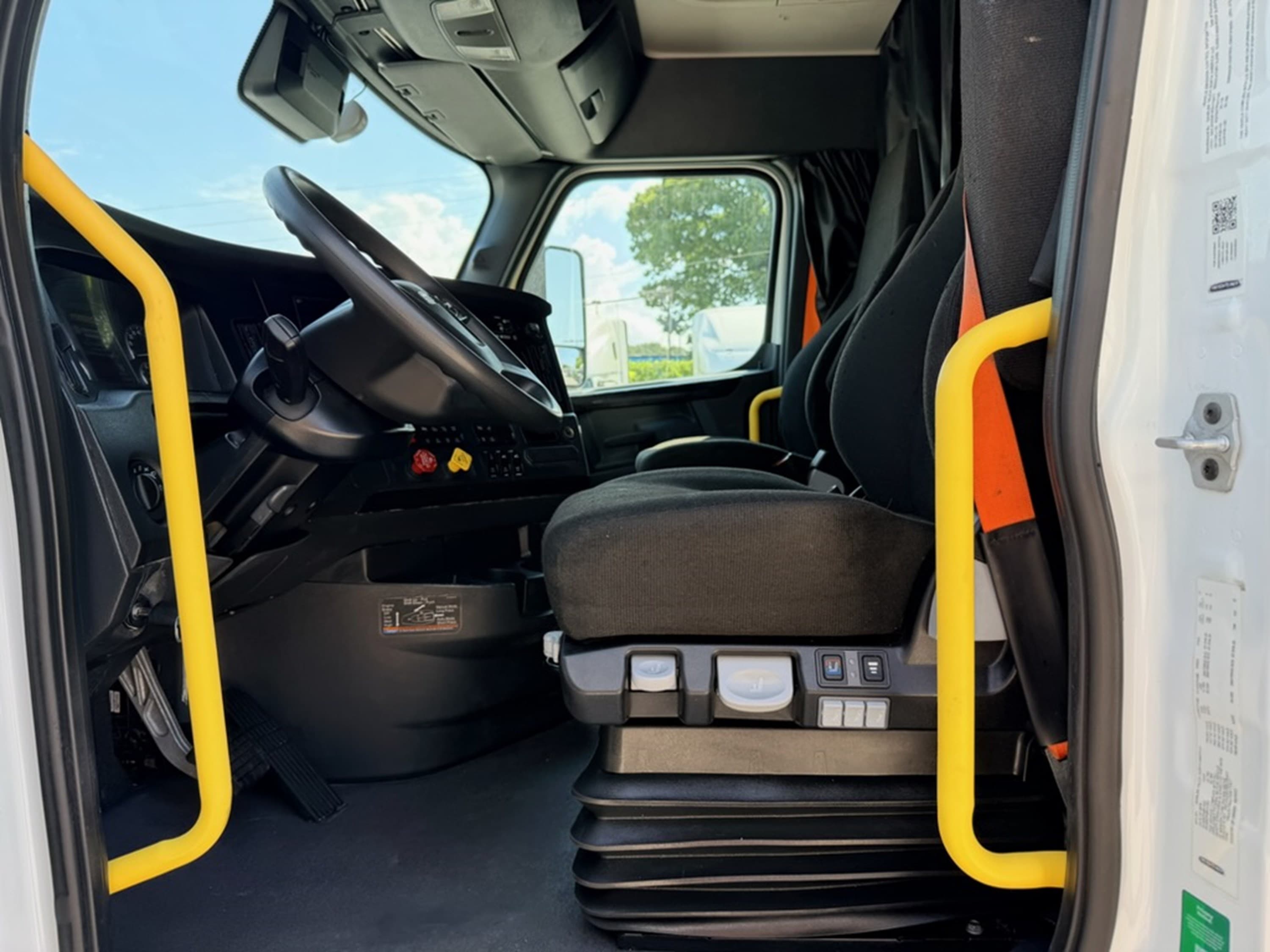 2024 Freightliner Cascadia in GA — photo 7
