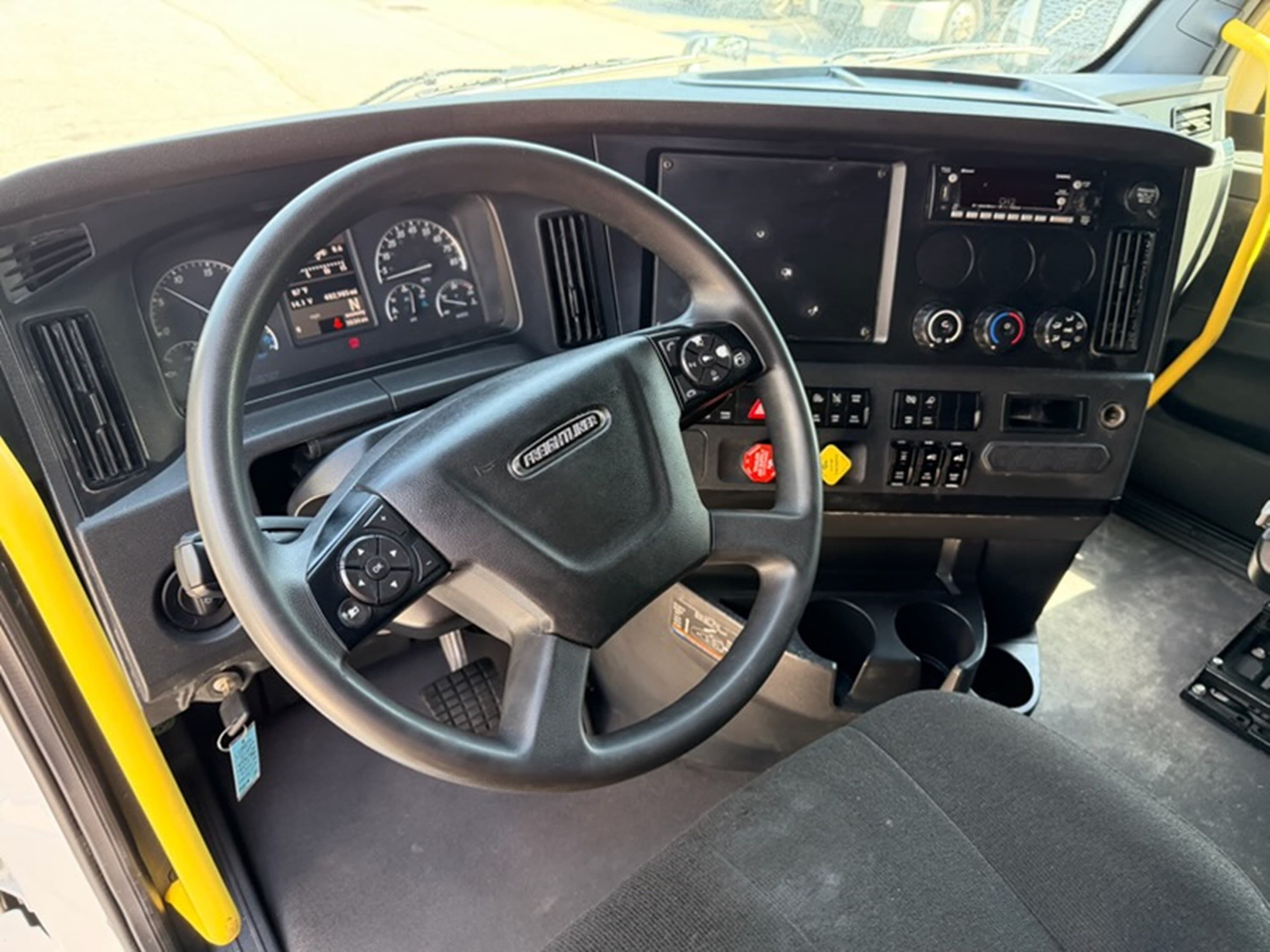 2024 Freightliner Cascadia in GA — photo 8