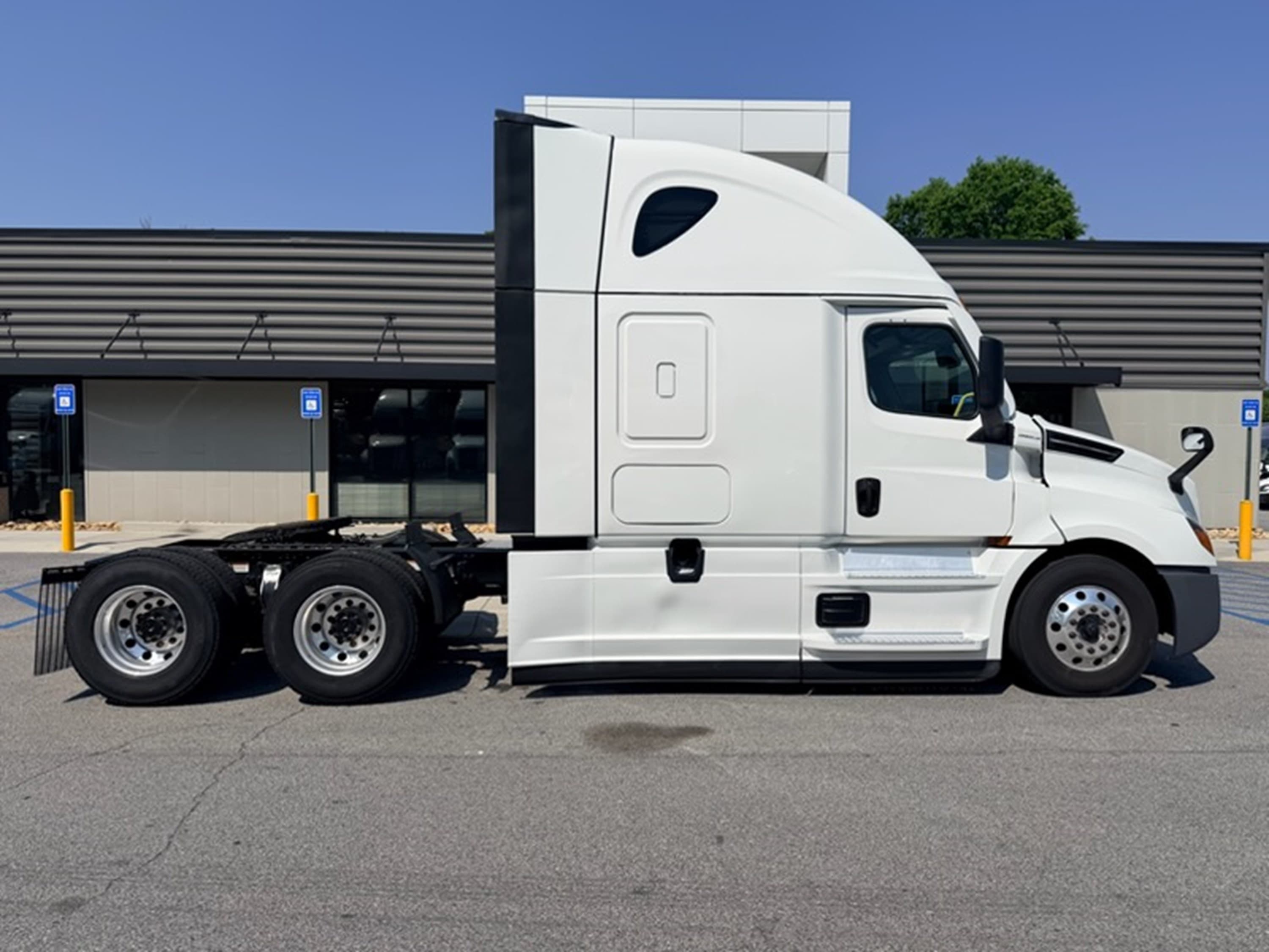 2024 Freightliner Cascadia in GA — photo 2
