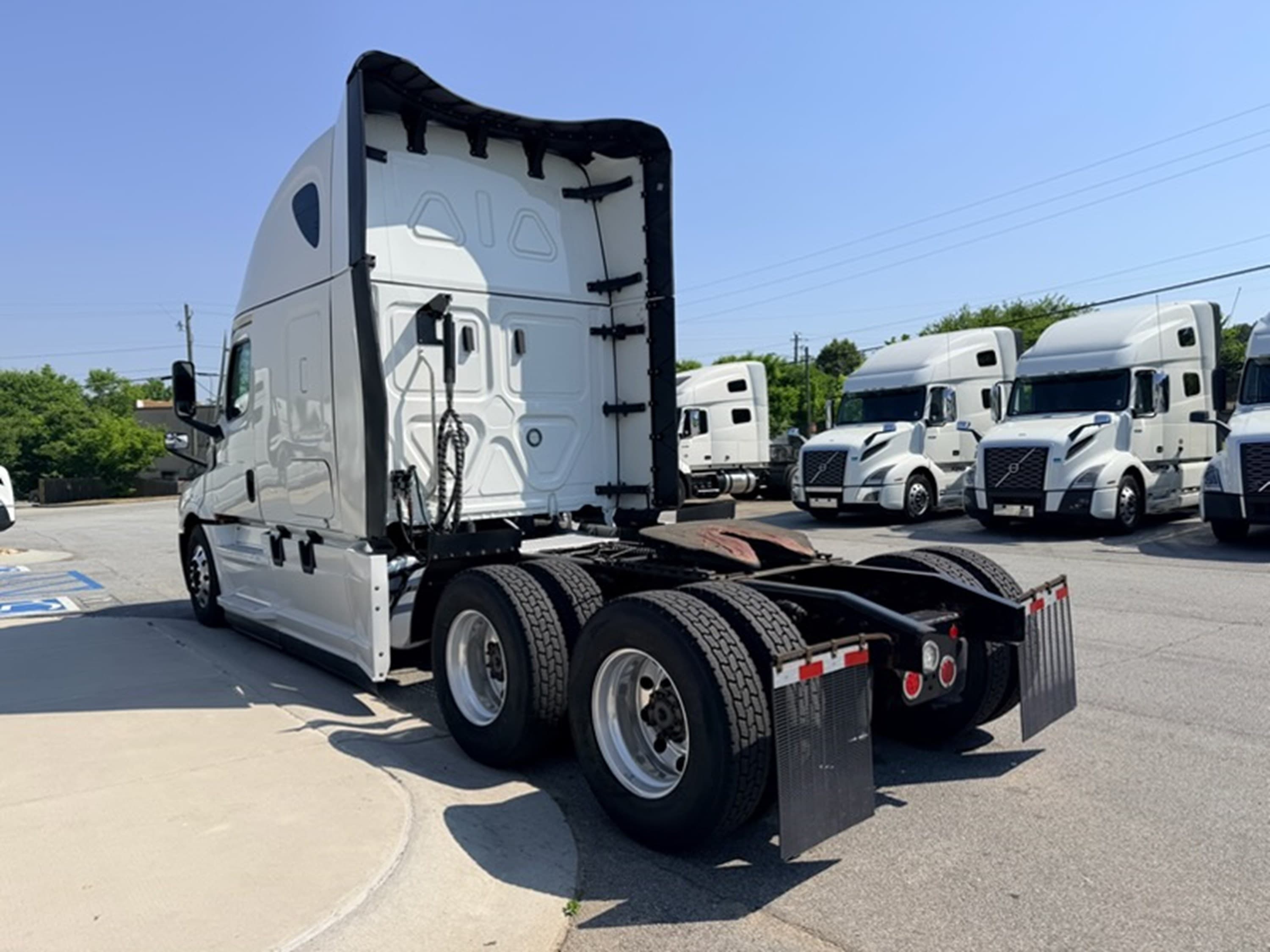 2024 Freightliner Cascadia in GA — photo 5