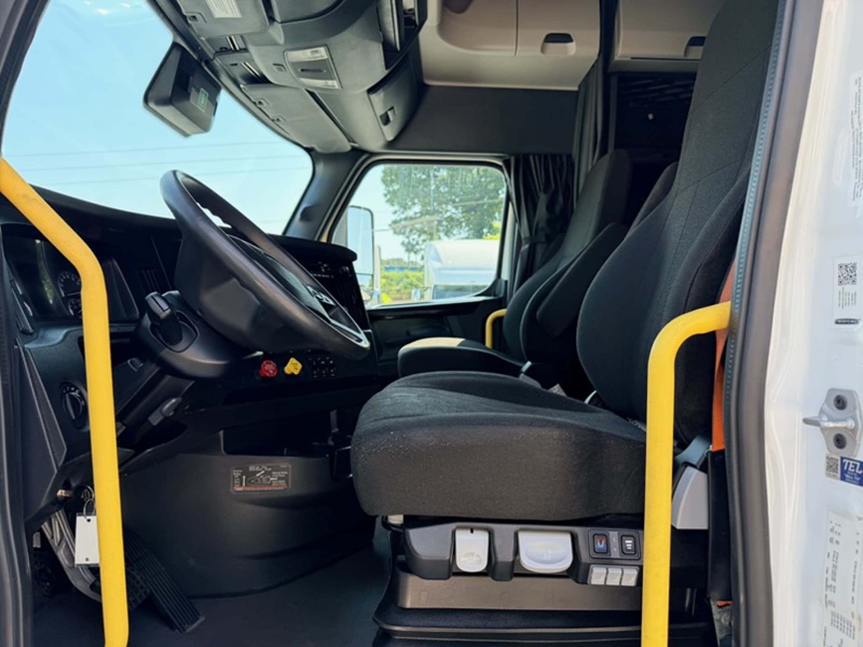 2024 Freightliner Cascadia in GA — photo 7