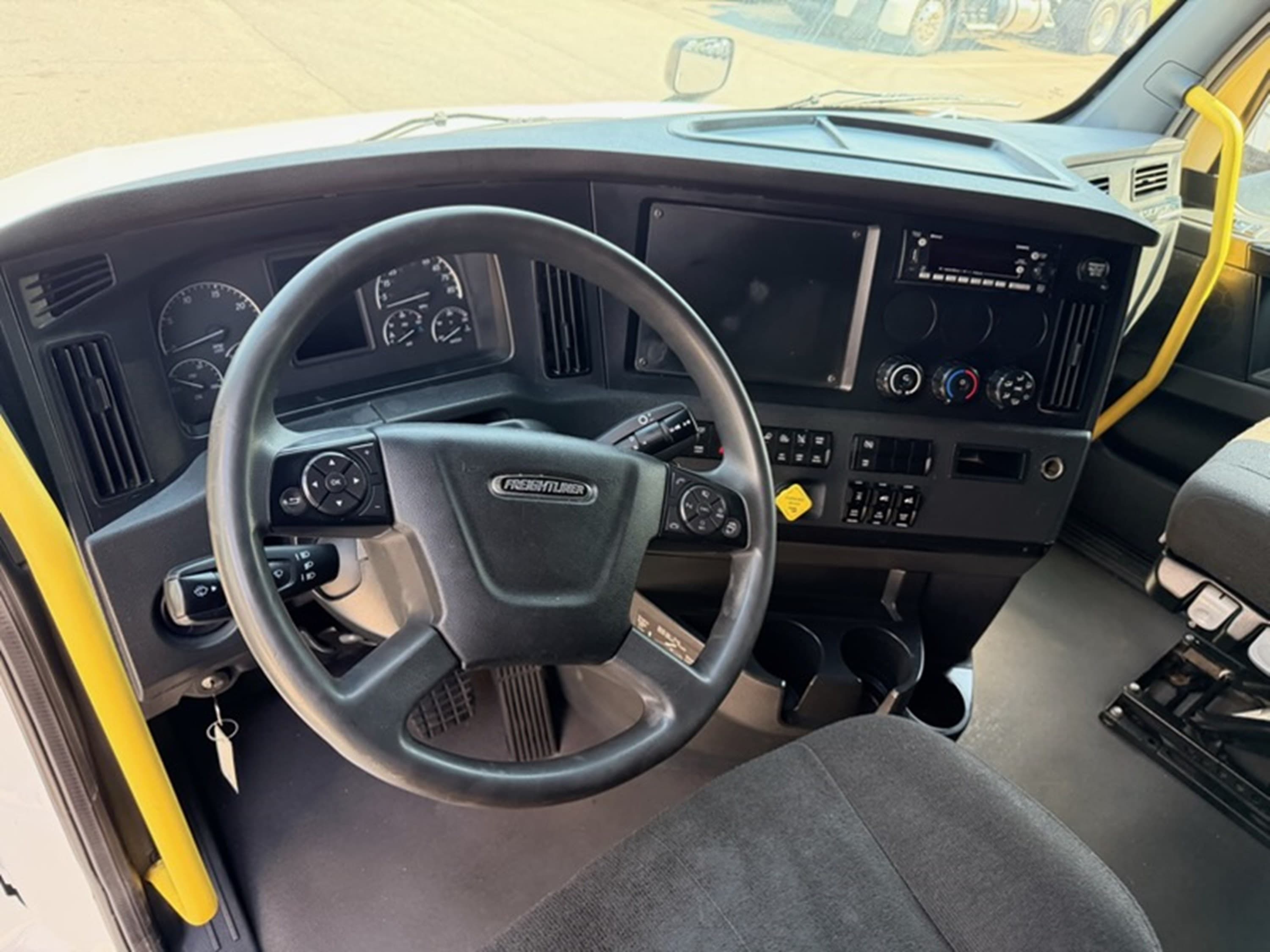 2024 Freightliner Cascadia in GA — photo 8