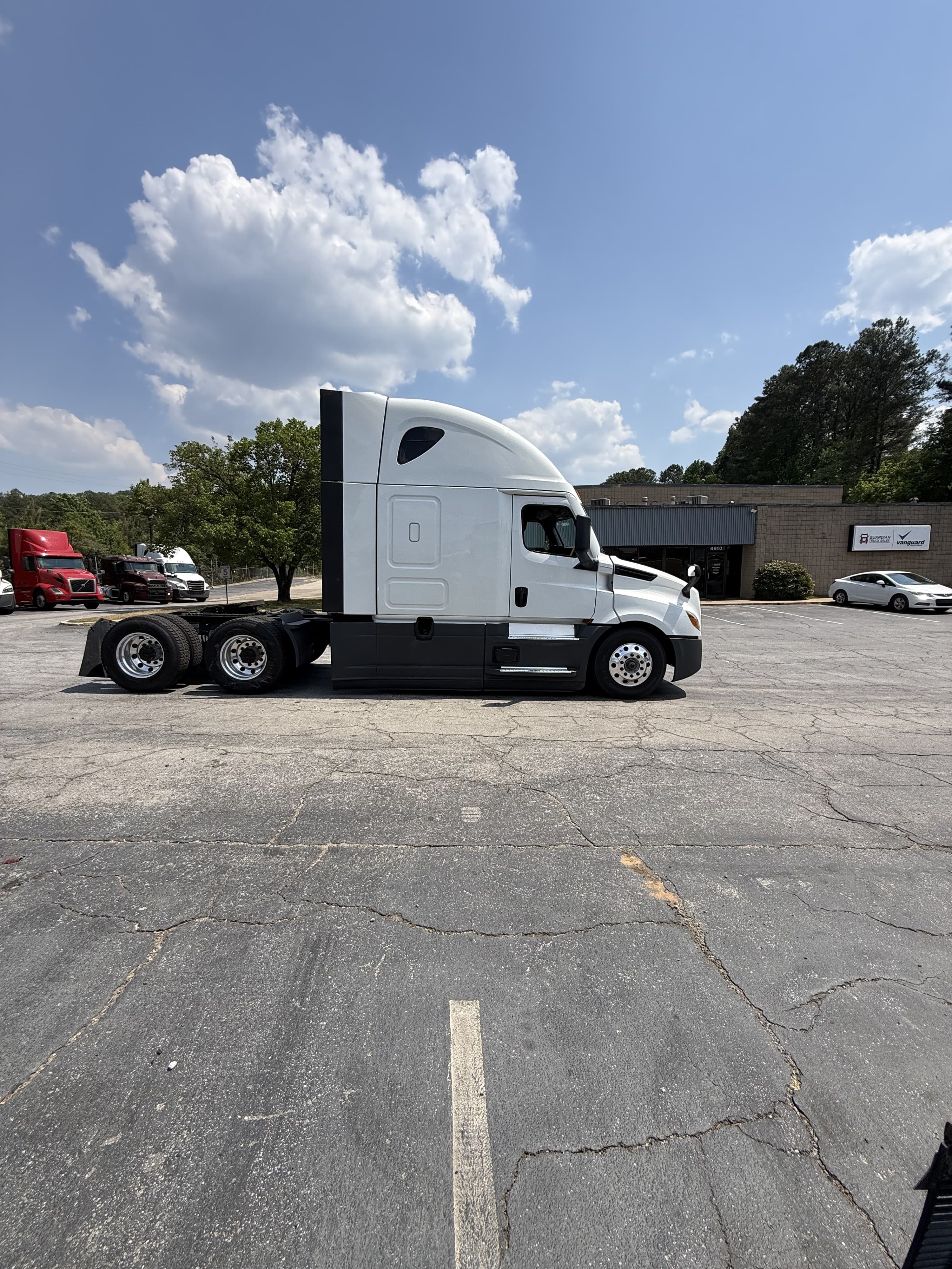 2024 Freightliner Cascadia in GUARDIAN ATLANTA — photo 4