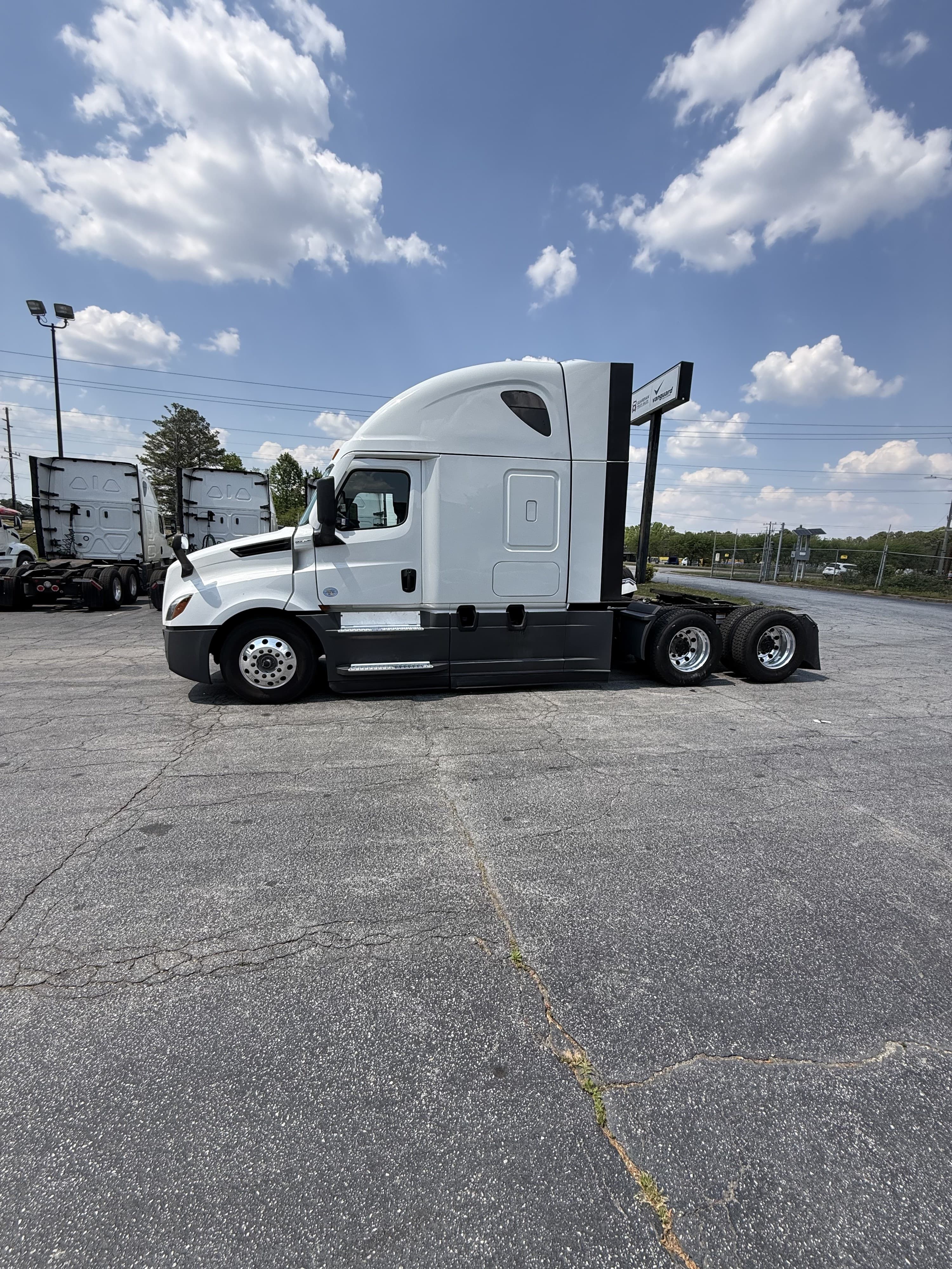 2024 Freightliner Cascadia in GUARDIAN ATLANTA — photo 8