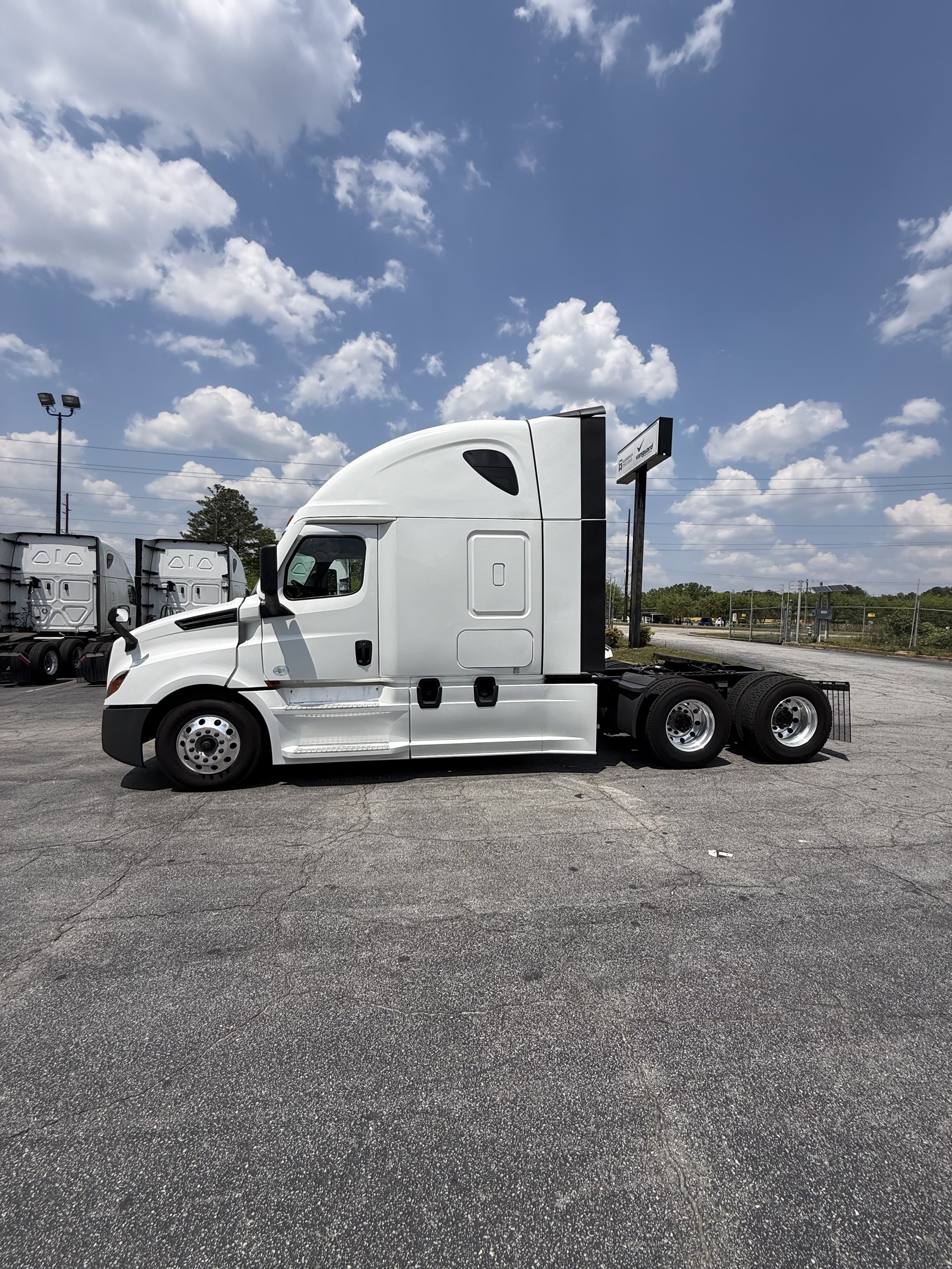 2024 Freightliner Cascadia in GUARDIAN ATLANTA — photo 2