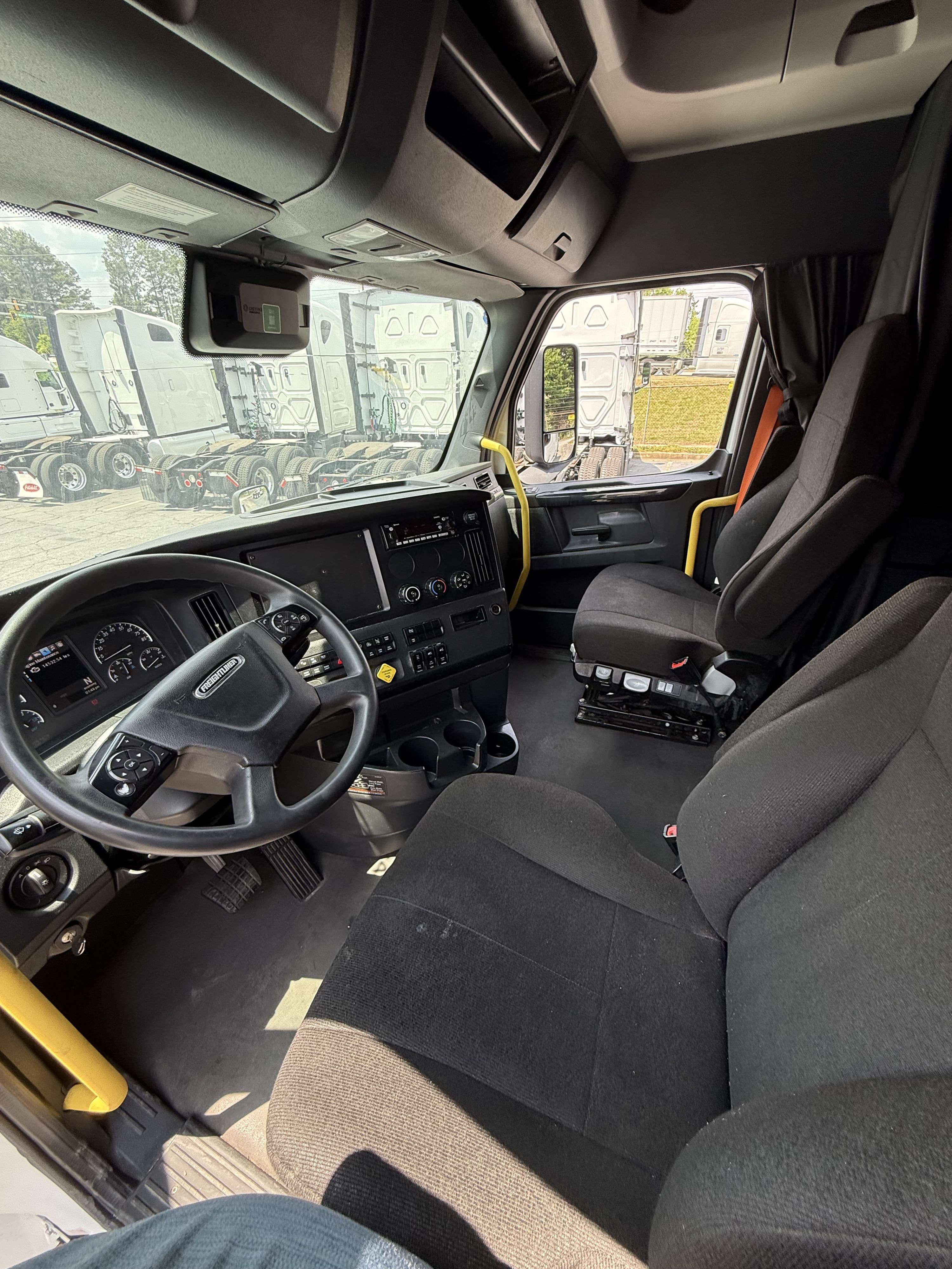 2024 Freightliner Cascadia in GUARDIAN ATLANTA — photo 10