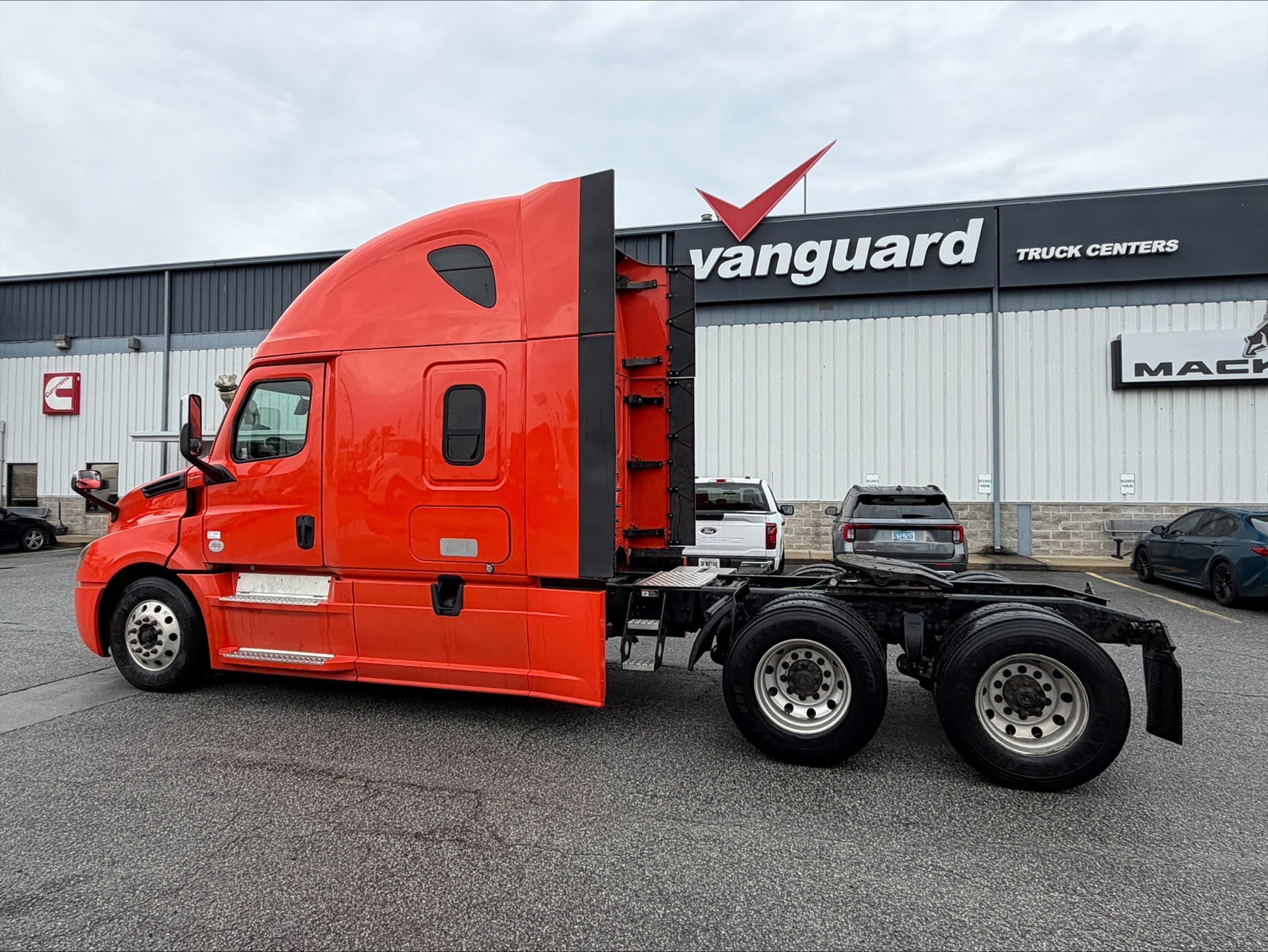 2020 Freightliner Cascadia in SAVANNAH, GA — photo 2
