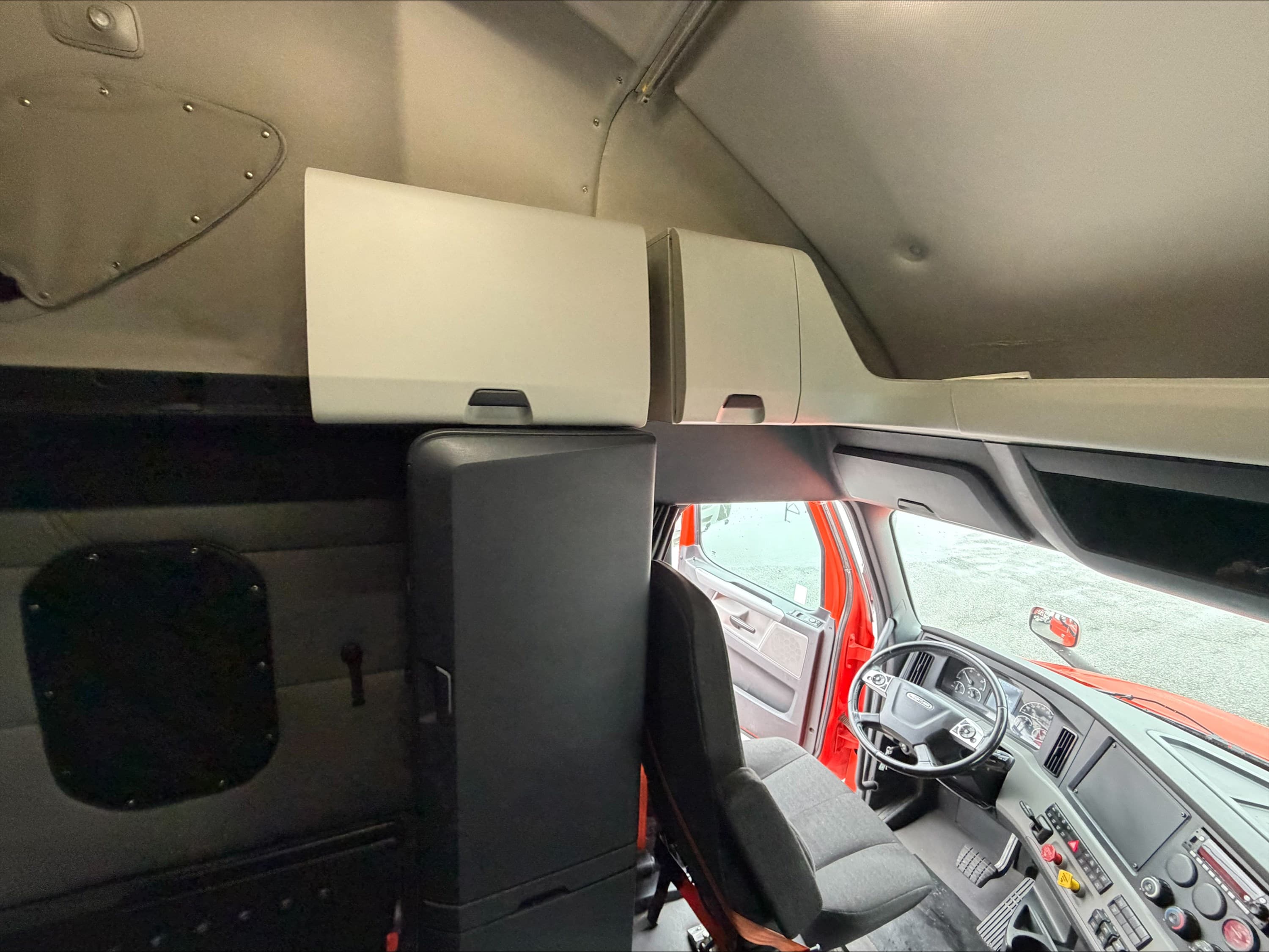 2020 Freightliner Cascadia in SAVANNAH, GA — photo 15