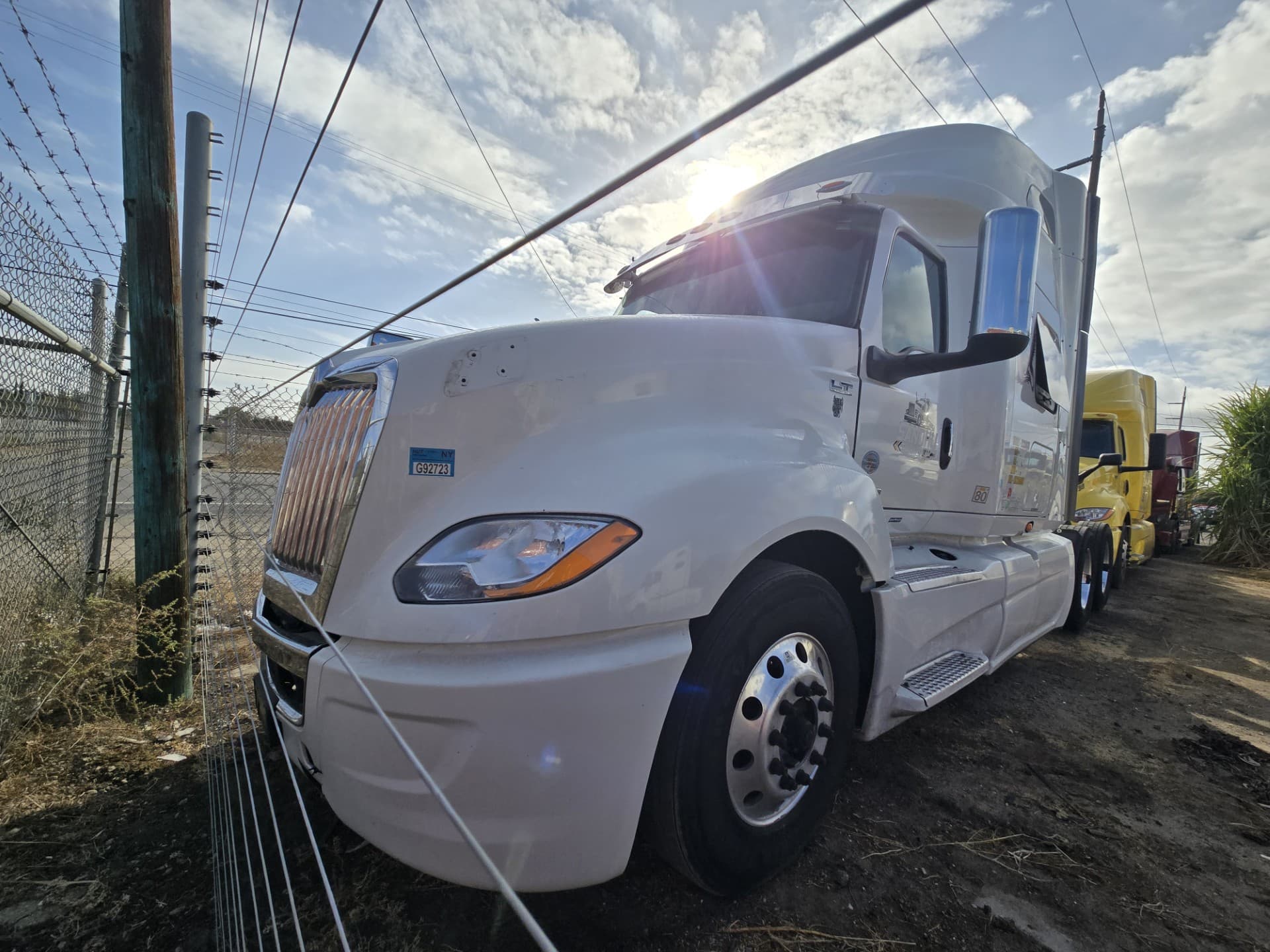 2022 INTERNATIONAL LT SLP