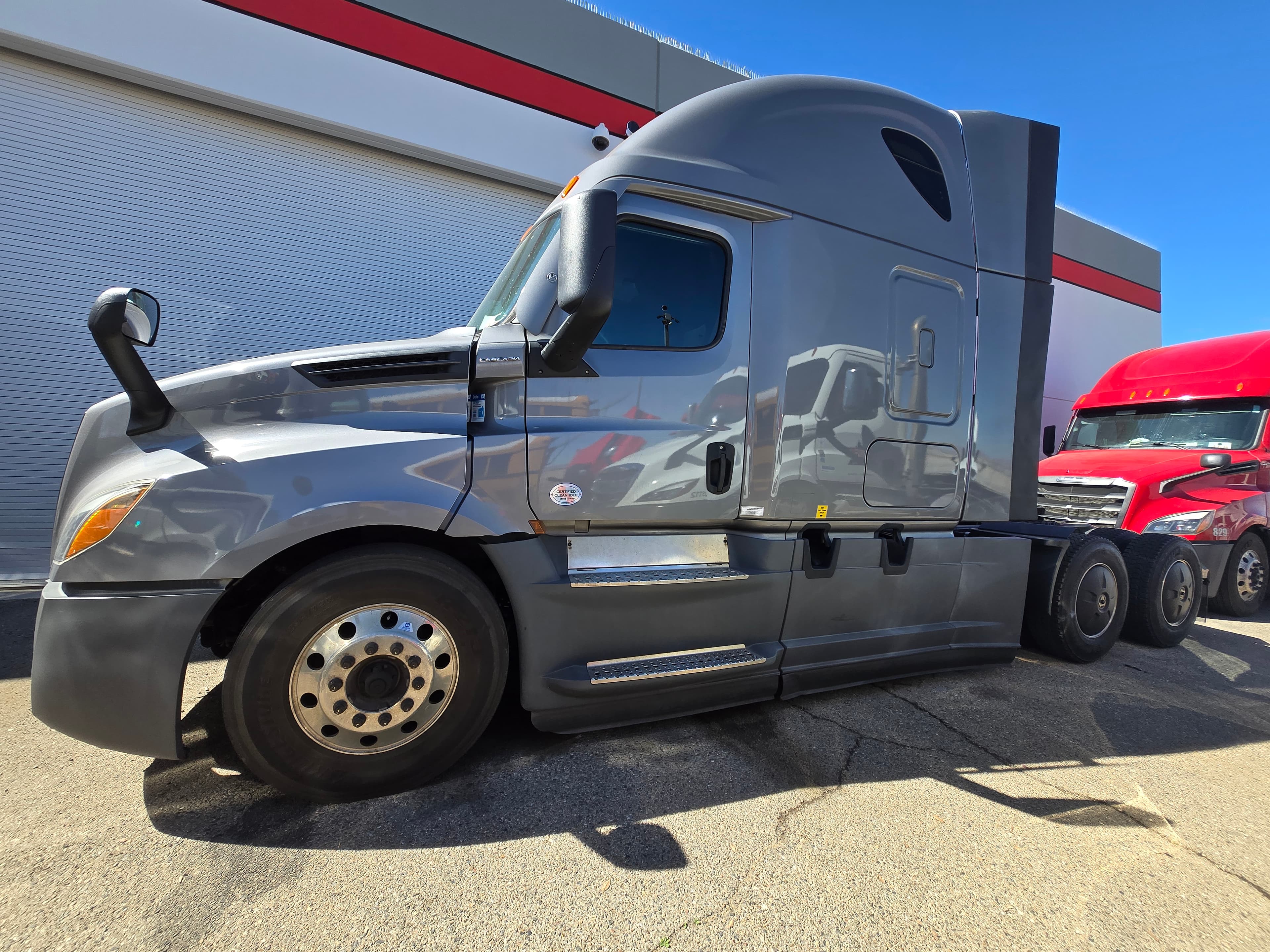 2021 FREIGHTLINER CASCADIA 126SLP
