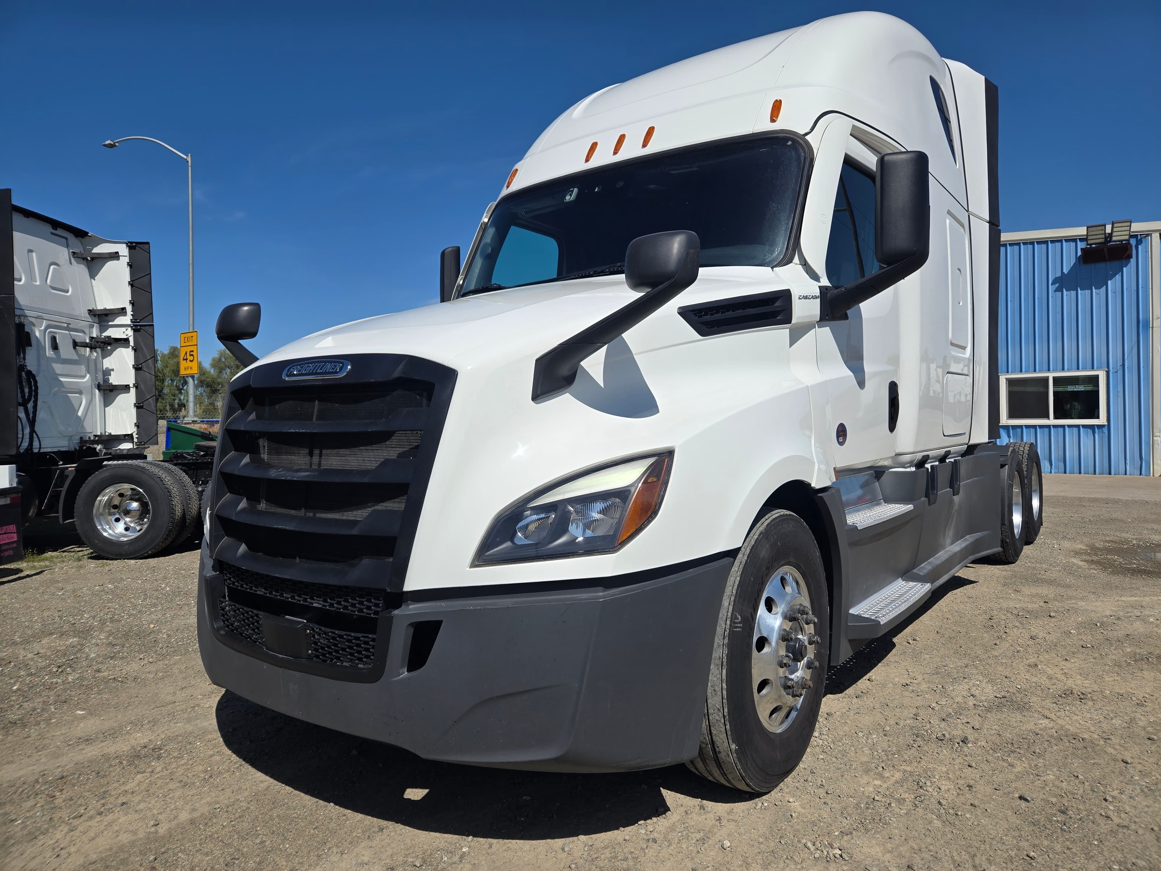 2023 FREIGHTLINER CASCADIA 126SLP