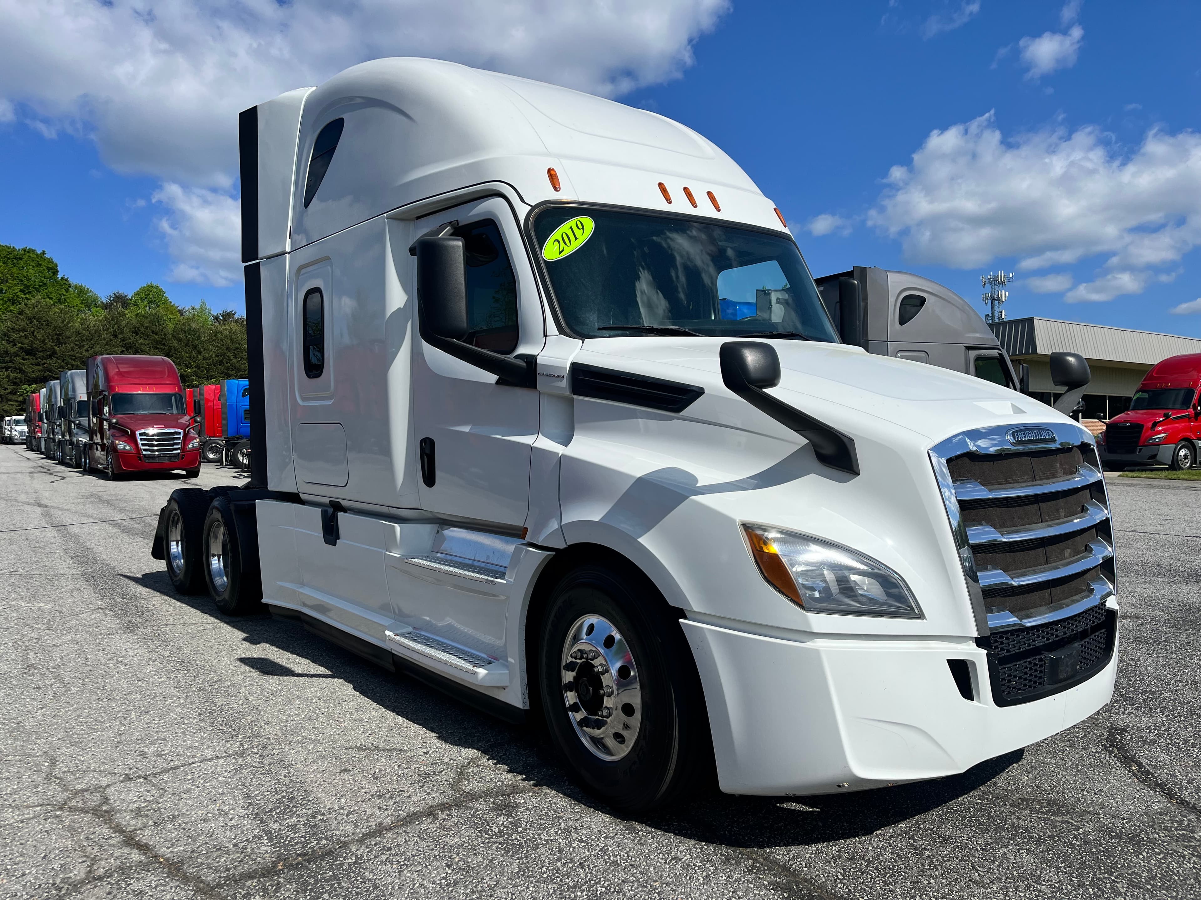 2019 FREIGHTLINER CASCADIA 126SLP