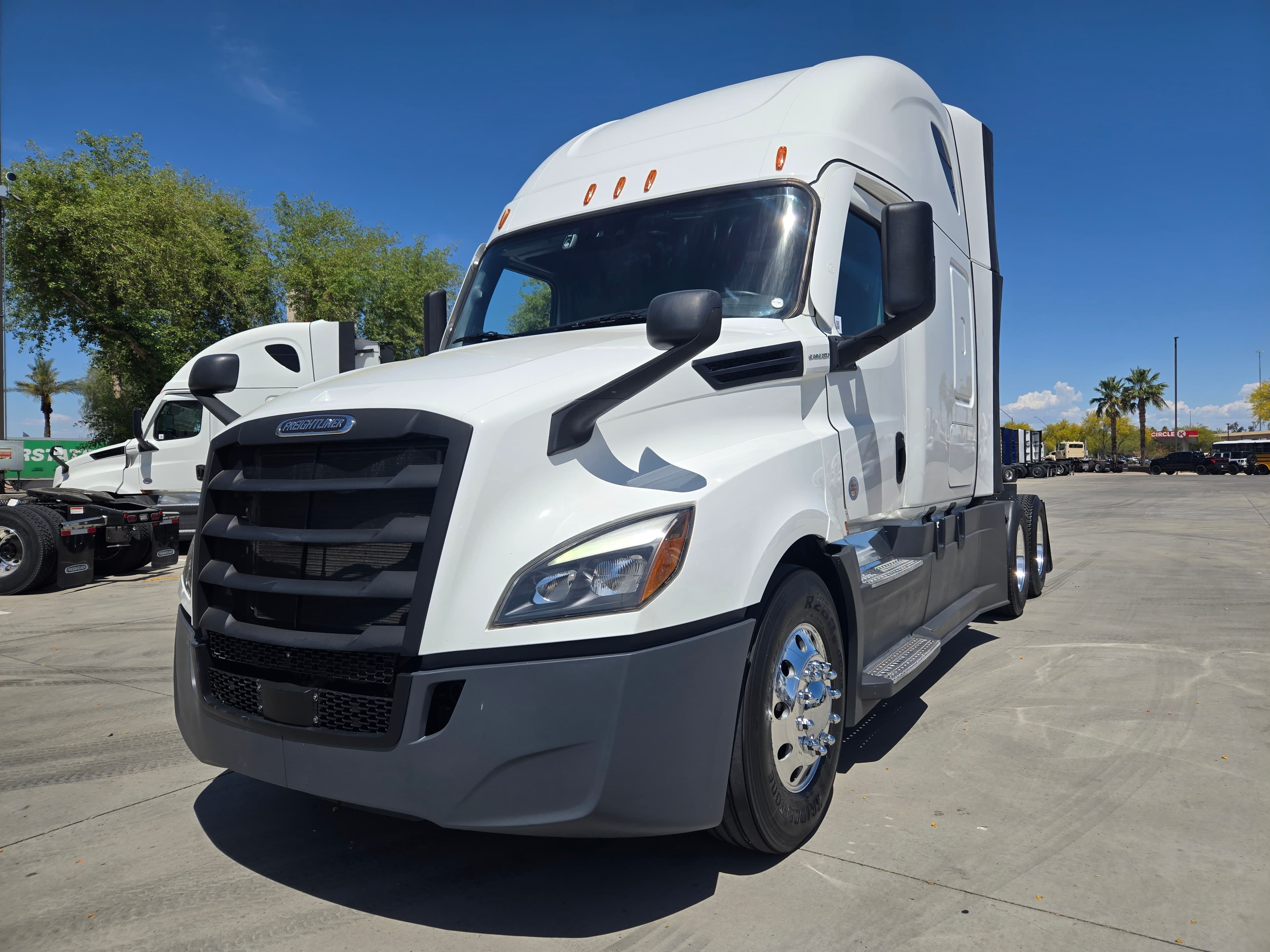 2023 FREIGHTLINER CASCADIA 126SLP