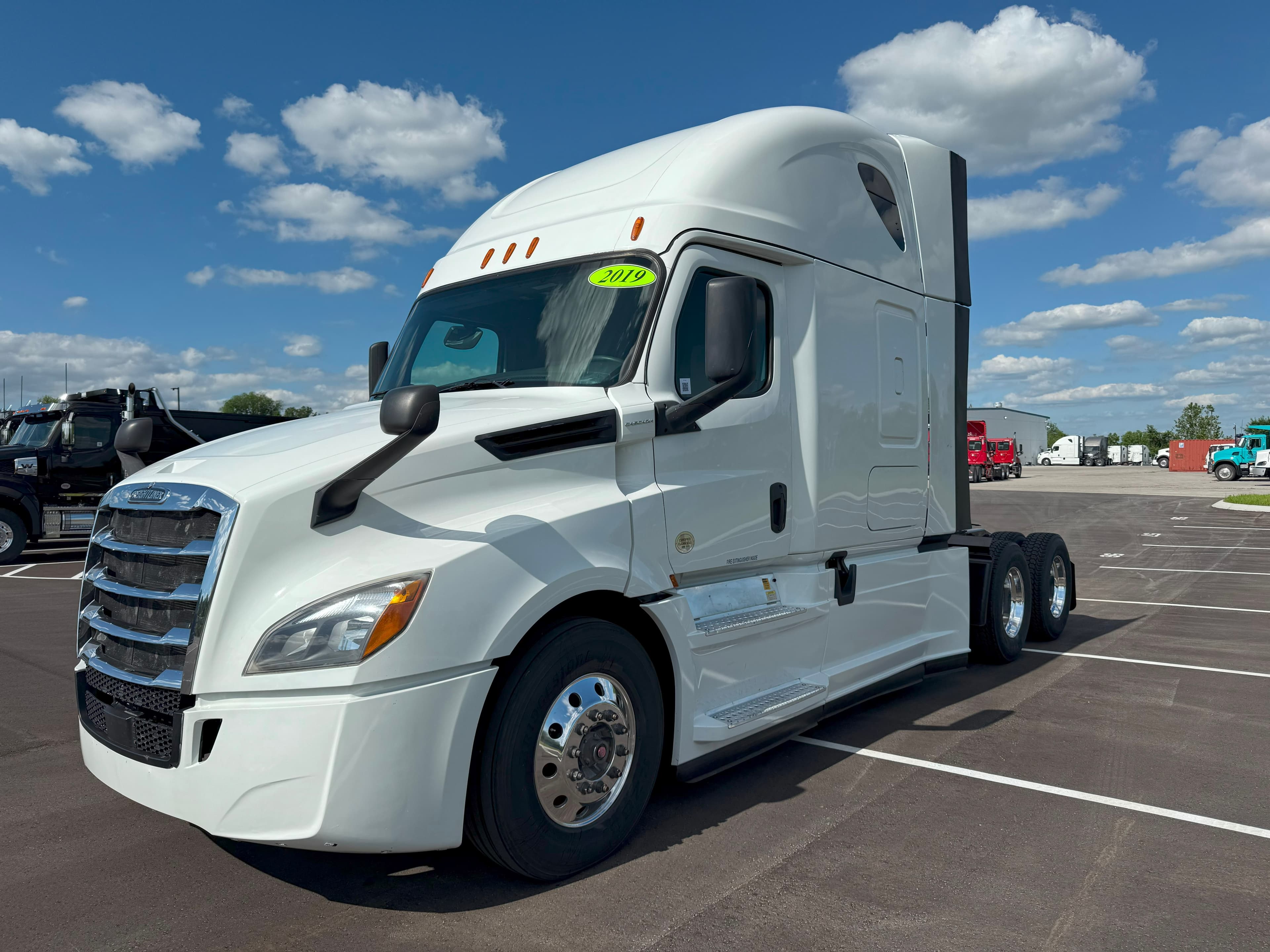 2019 FREIGHTLINER CASCADIA 126SLP