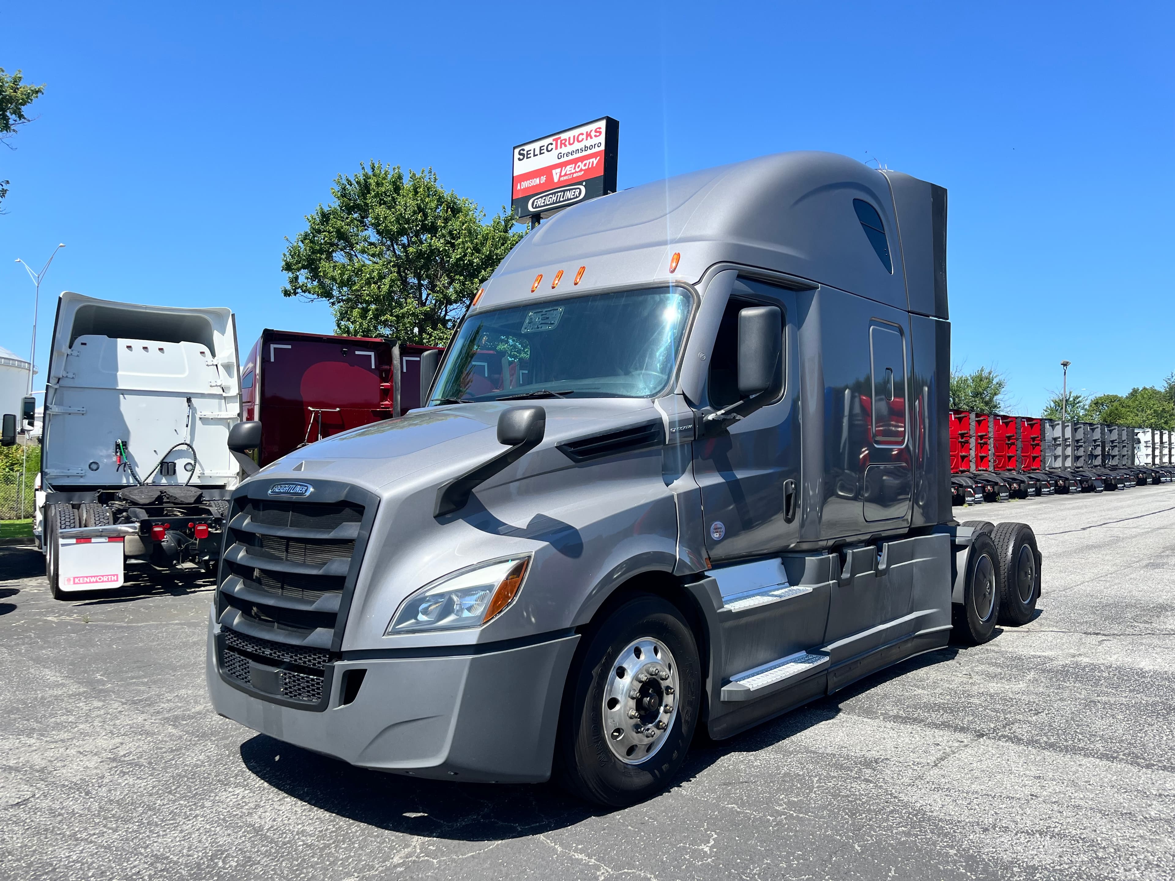 2021 FREIGHTLINER CASCADIA 126SLP