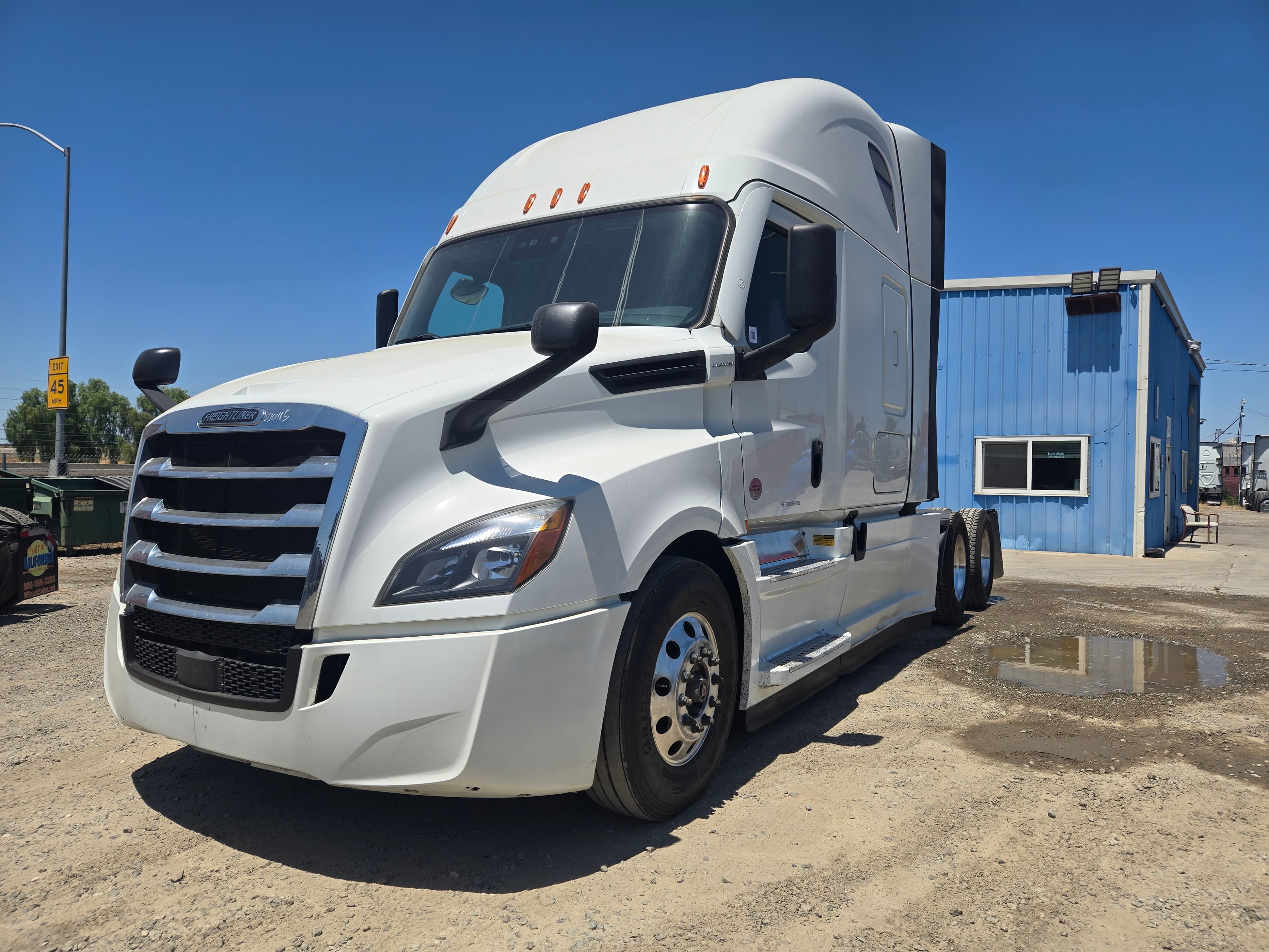 2021 FREIGHTLINER CASCADIA 126SLP