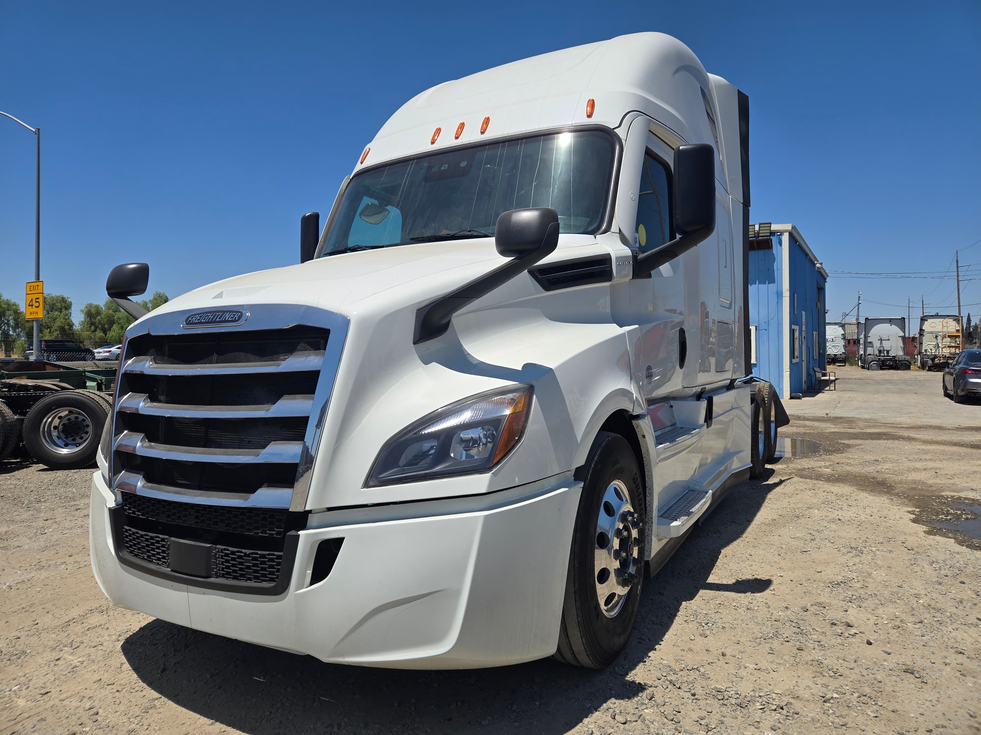 2020 FREIGHTLINER CASCADIA 126SLP