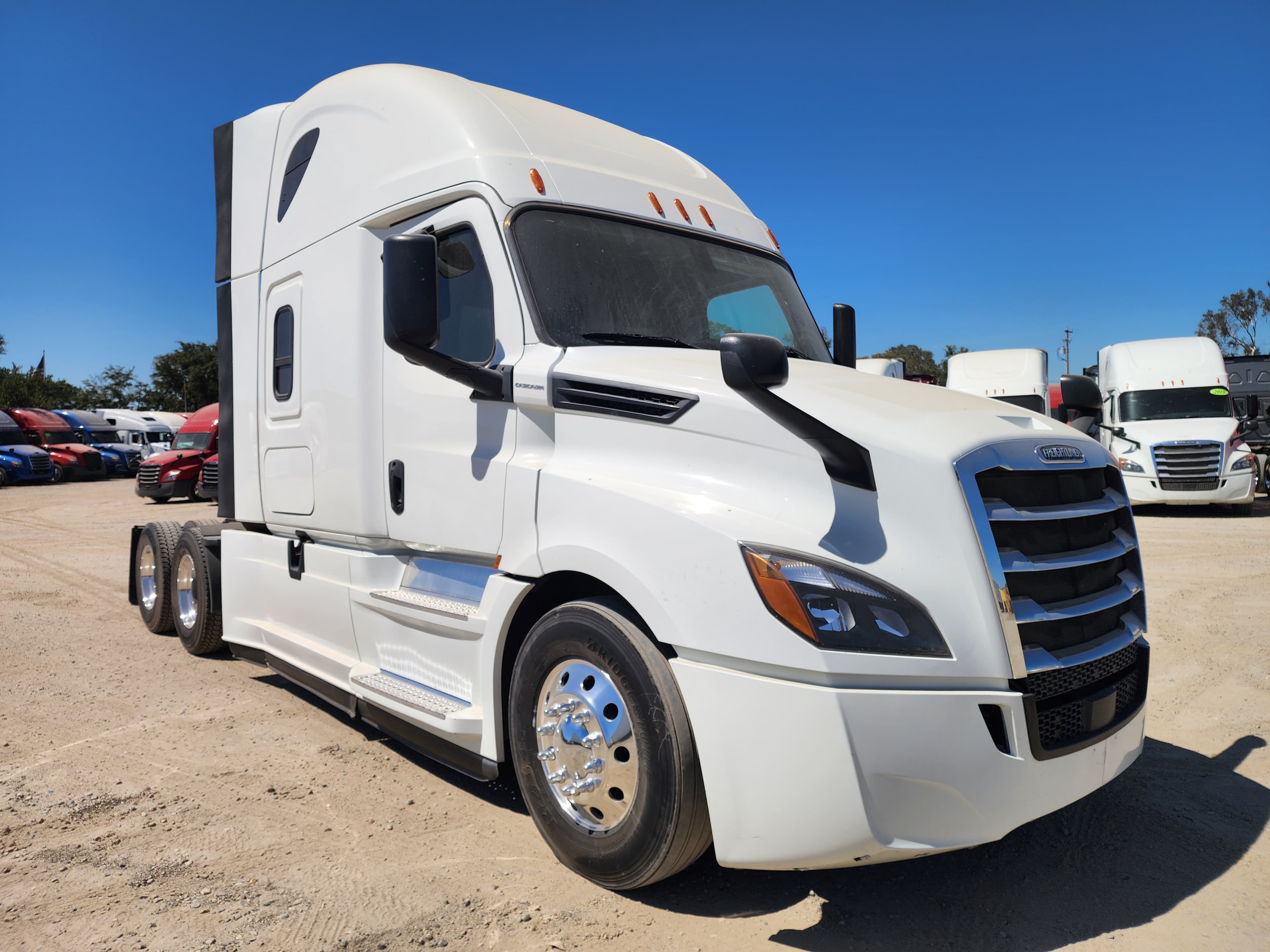 2020 FREIGHTLINER CASCADIA 126SLP