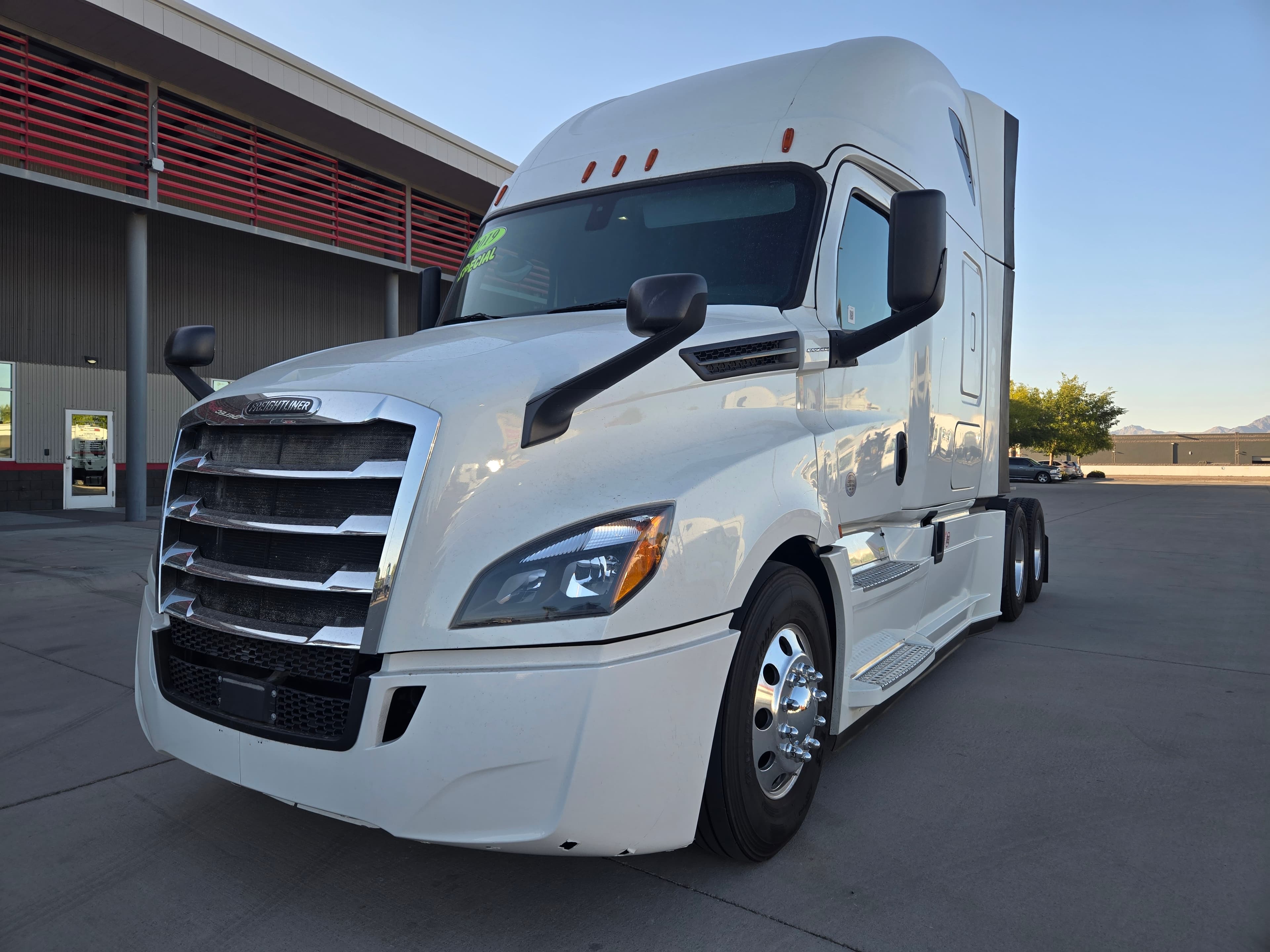 2019 FREIGHTLINER CASCADIA 126SLP