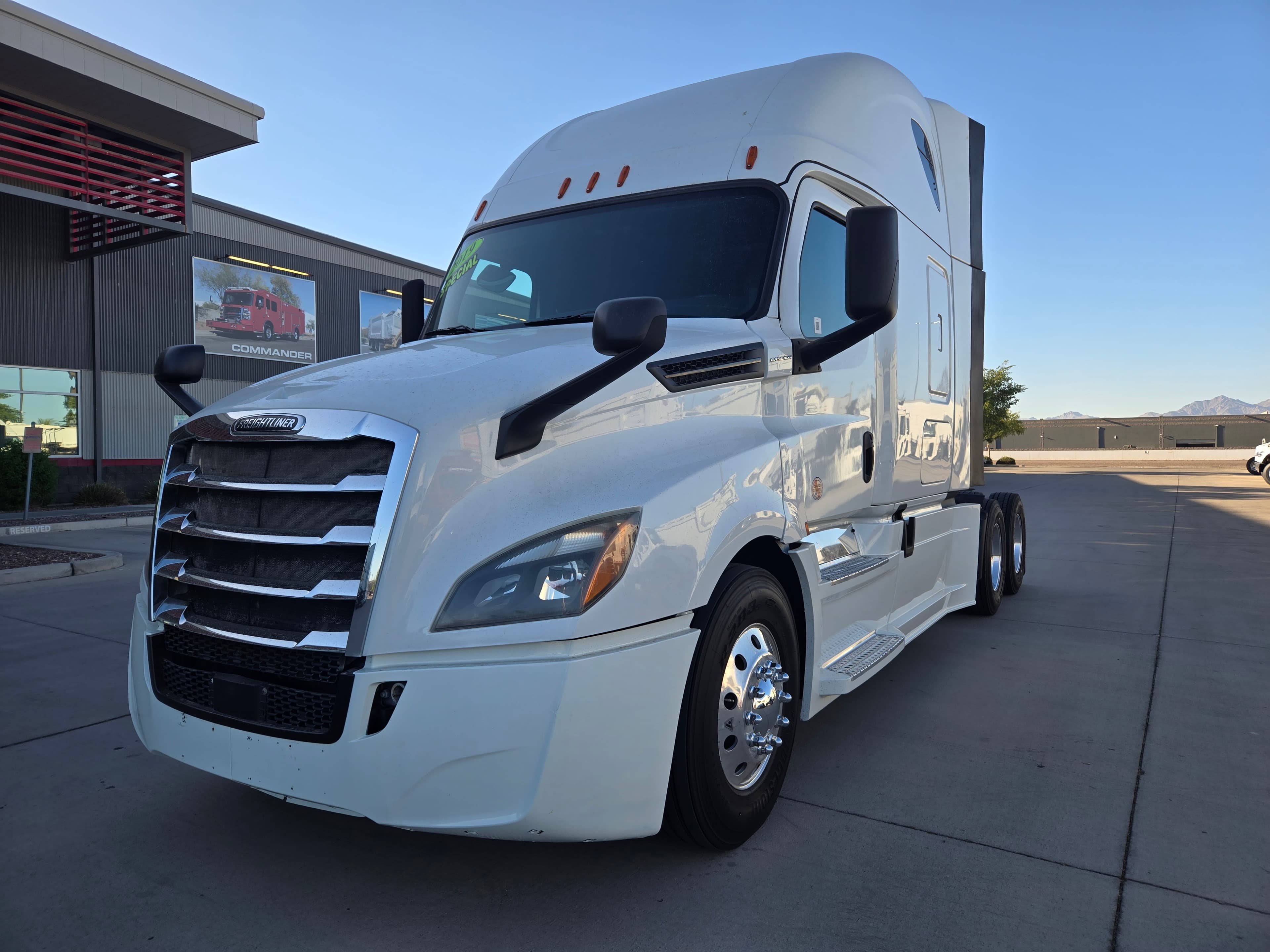 2019 FREIGHTLINER CASCADIA 126SLP