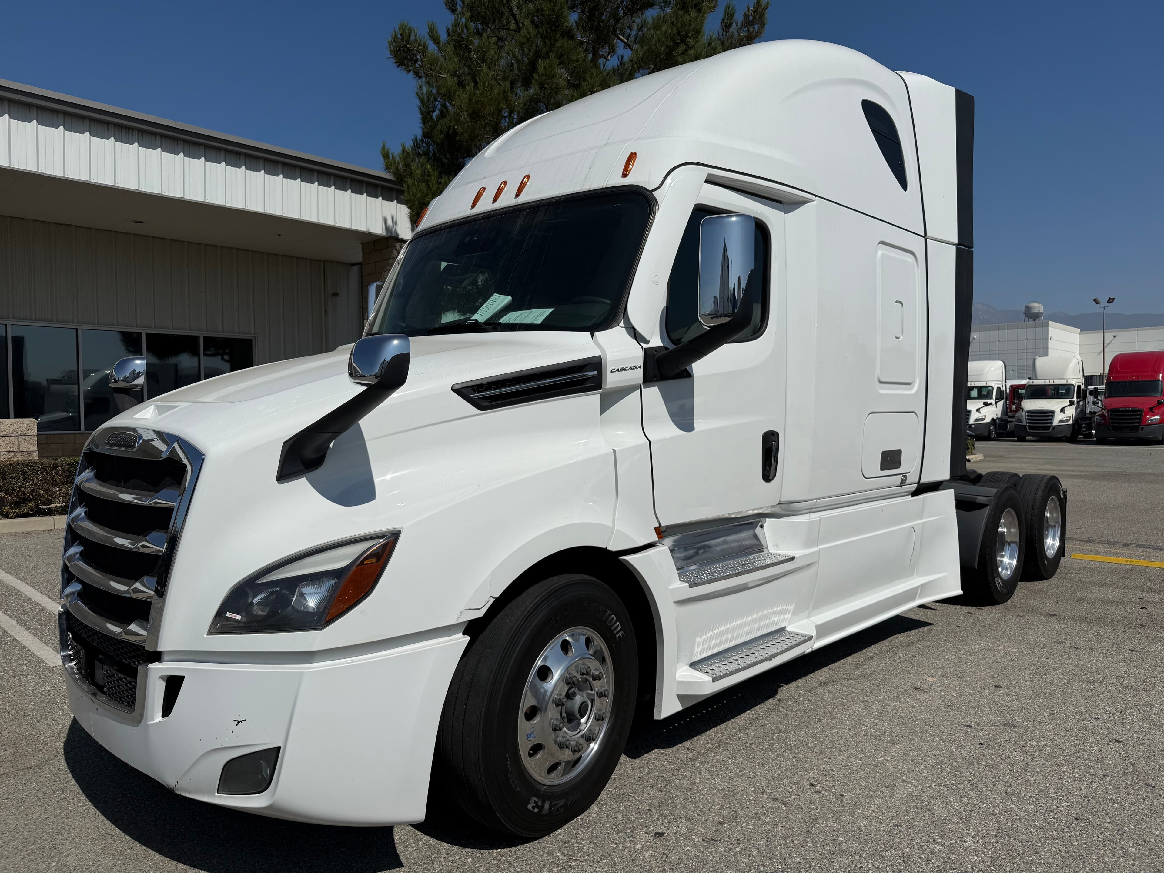 2023 FREIGHTLINER CASCADIA 126SLP