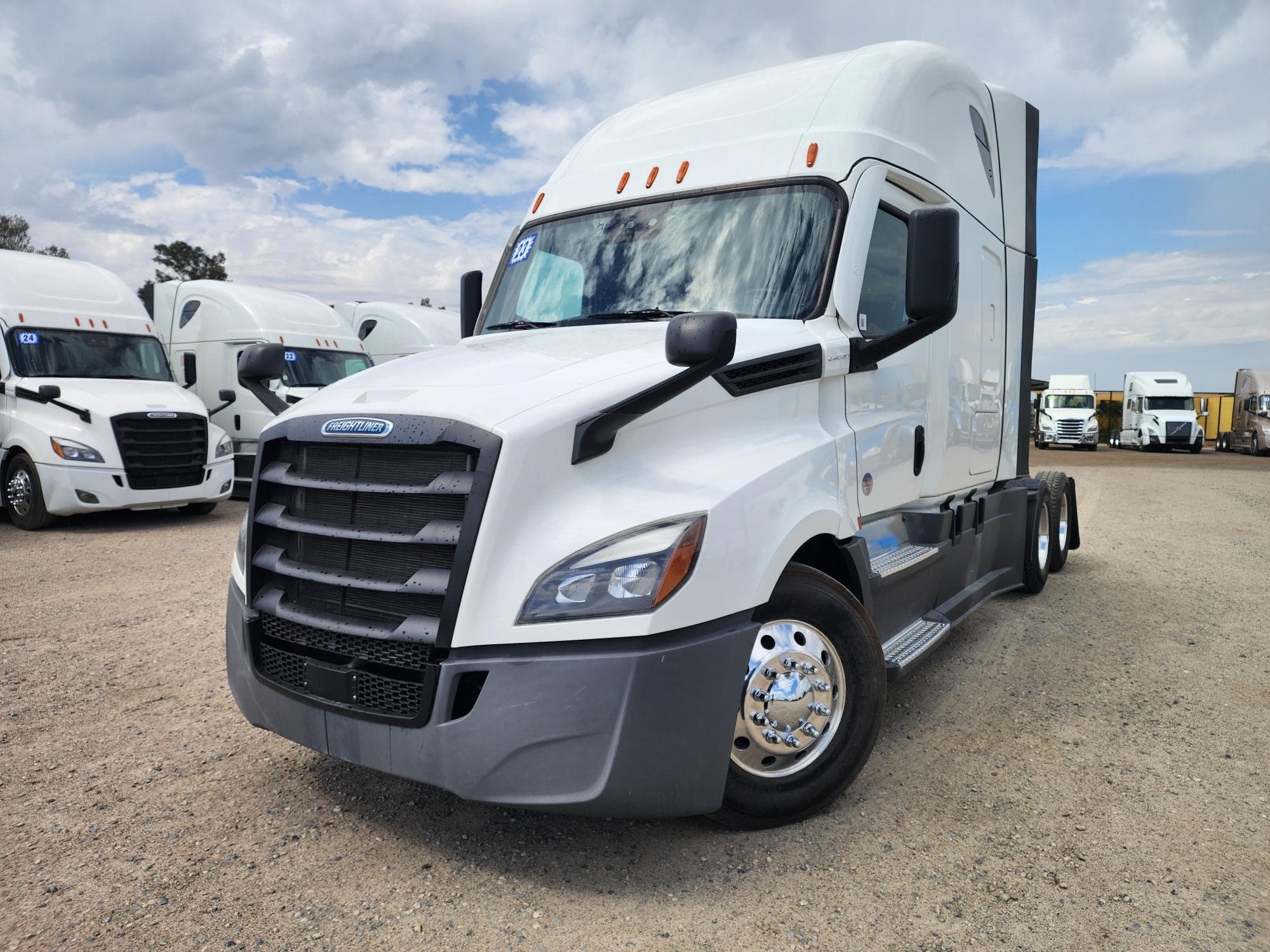 2023 FREIGHTLINER CASCADIA 126SLP