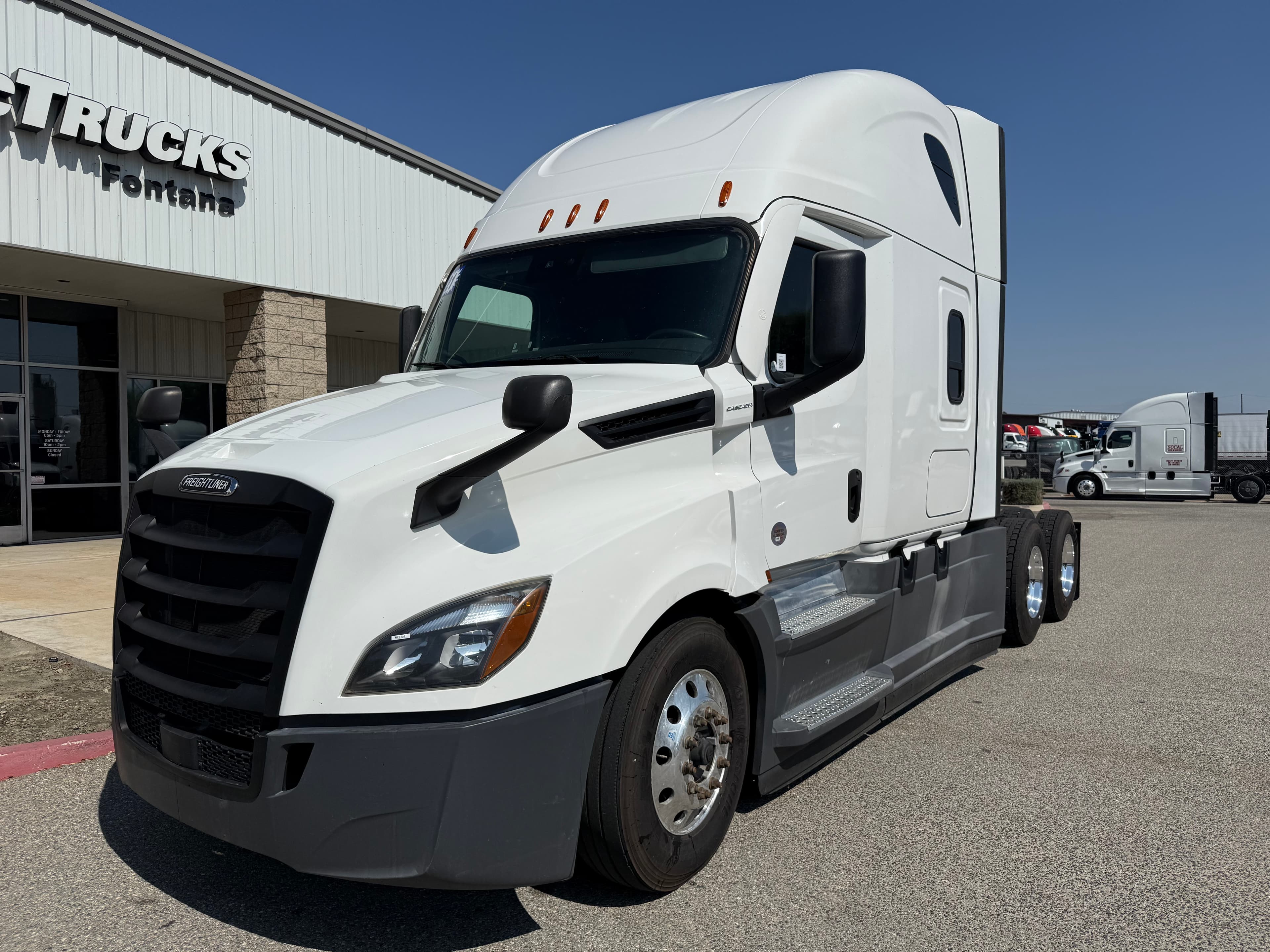 2021 FREIGHTLINER CASCADIA 126SLP
