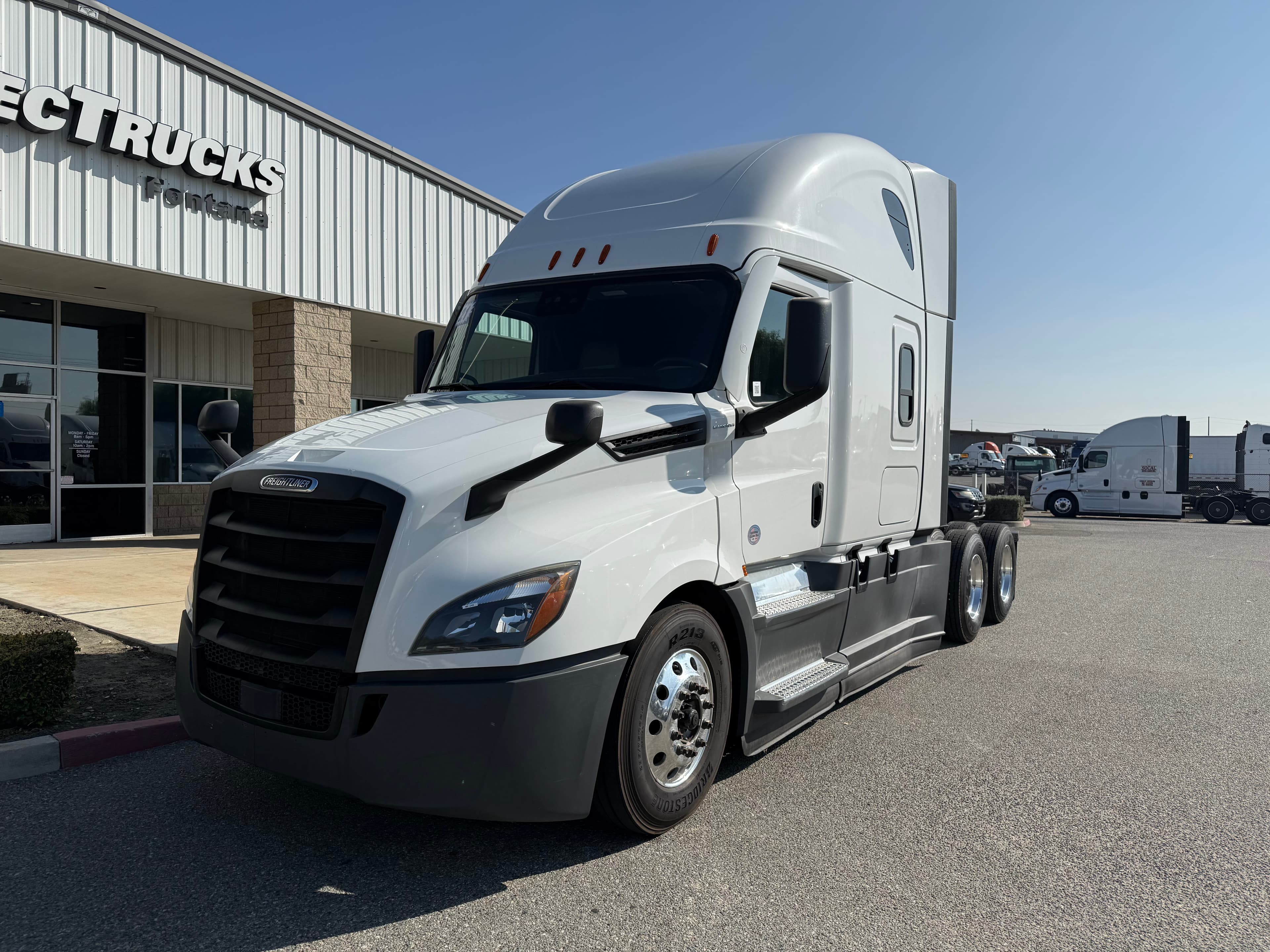 2021 FREIGHTLINER CASCADIA 126SLP