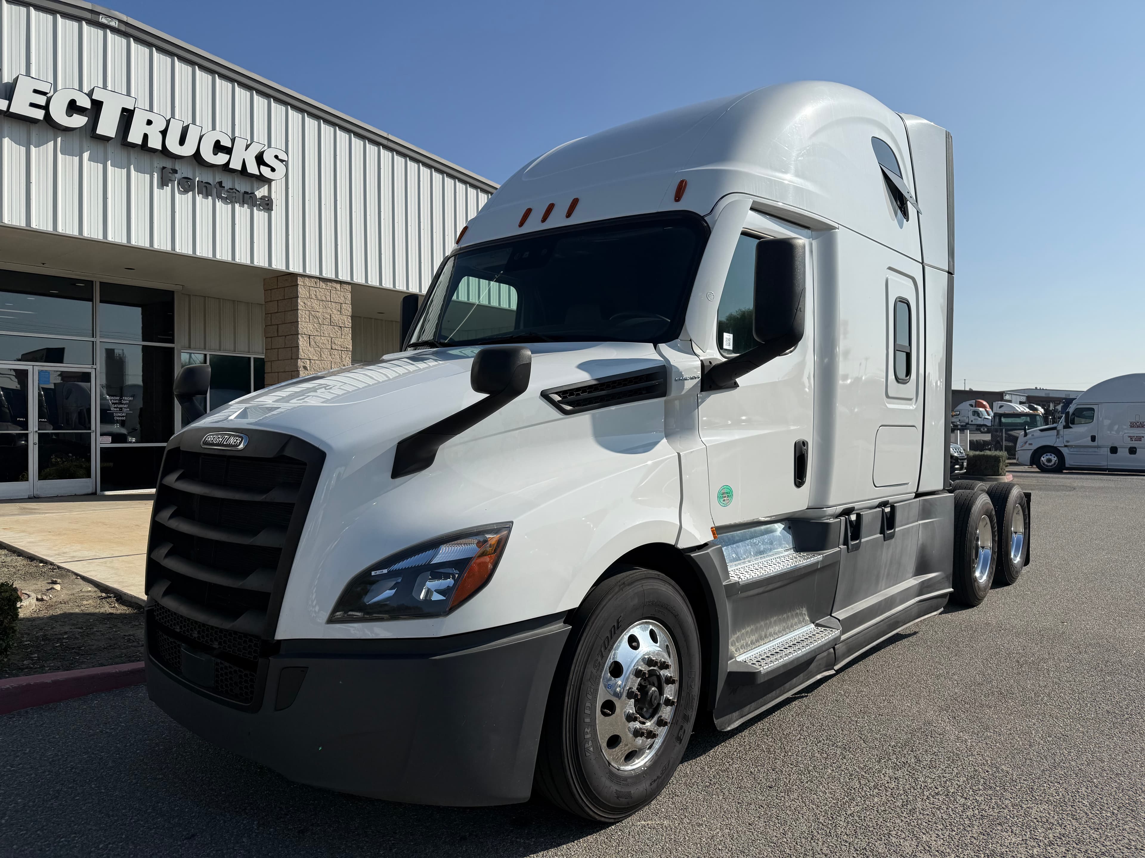 2021 FREIGHTLINER CASCADIA 126SLP